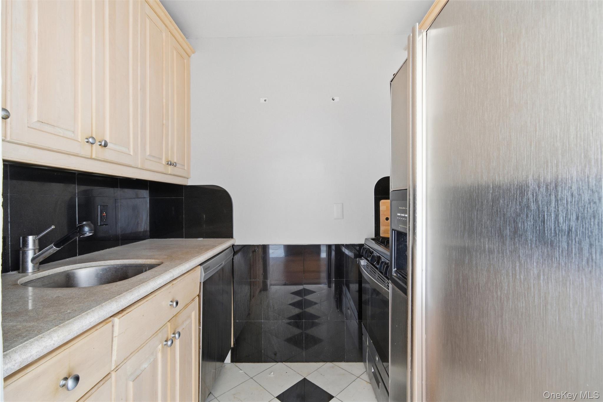 Coop Birchwood Court  Nassau County, NY 11501, MLS-883530-7