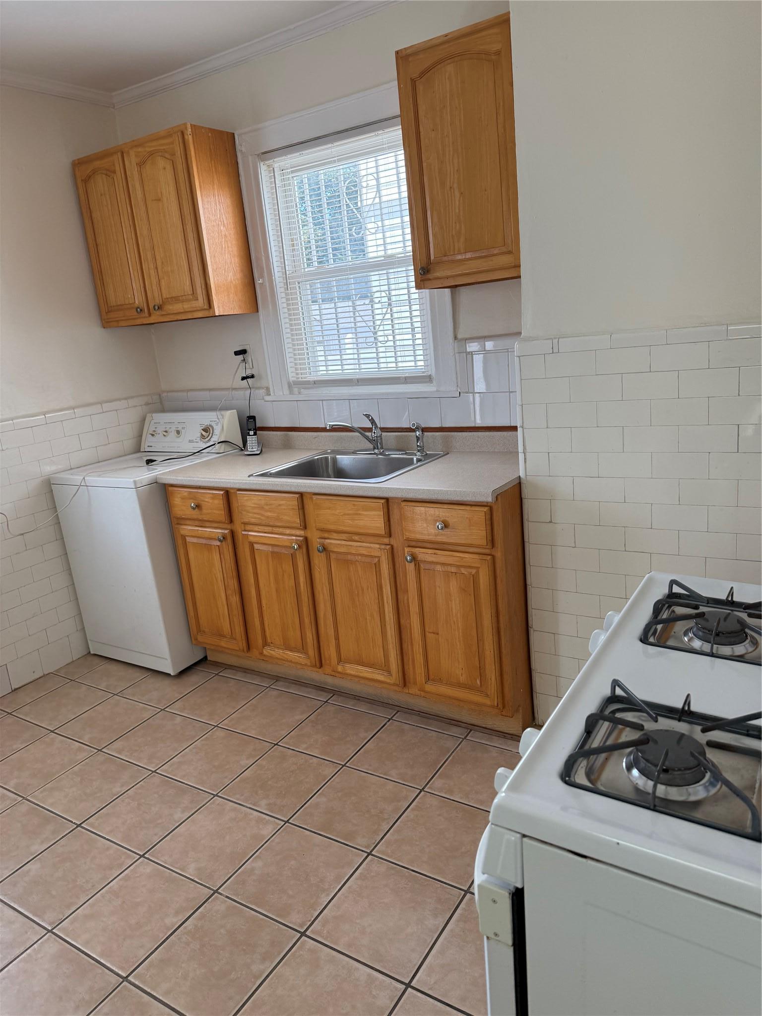 Single Family 202nd  Queens, NY 11423, MLS-883539-4