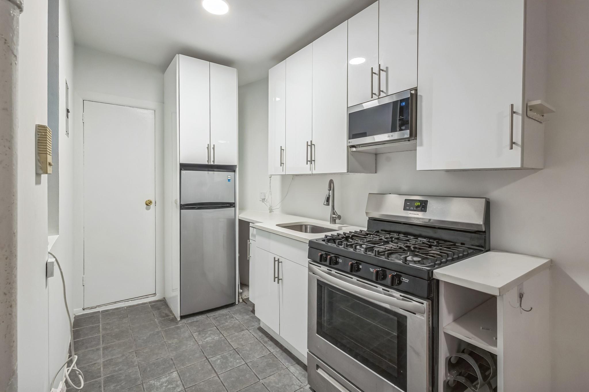 Coop 90th  Manhattan, NY 10128, MLS-883562-10
