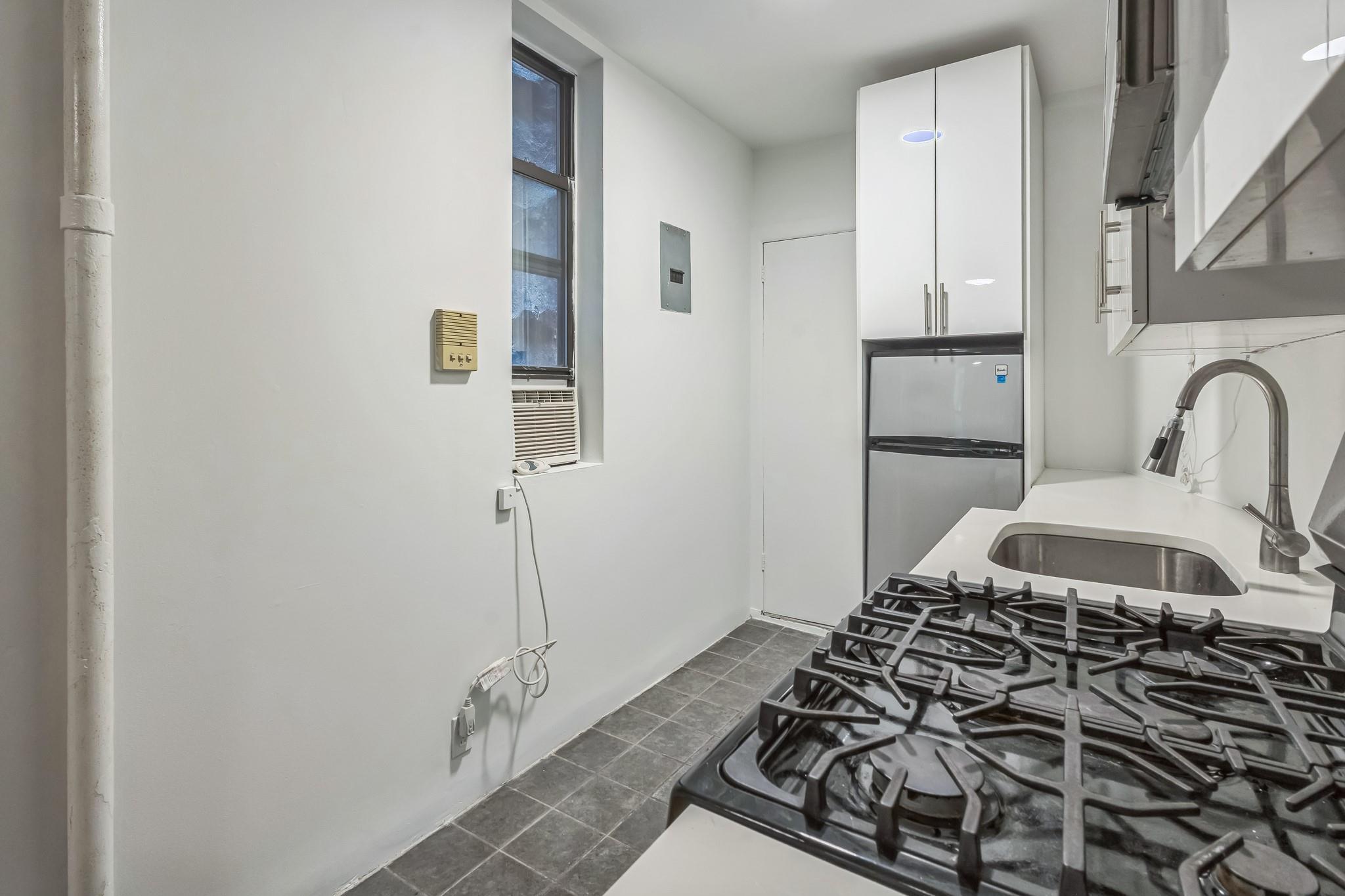 Coop 90th  Manhattan, NY 10128, MLS-883562-11