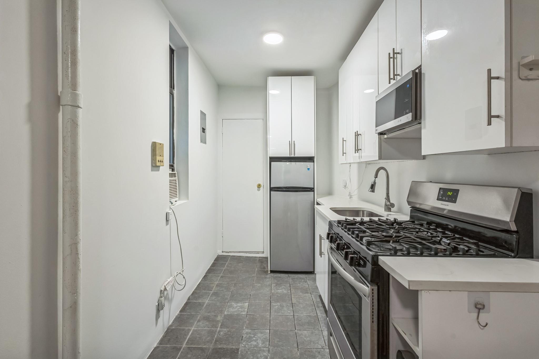 Coop 90th  Manhattan, NY 10128, MLS-883562-13