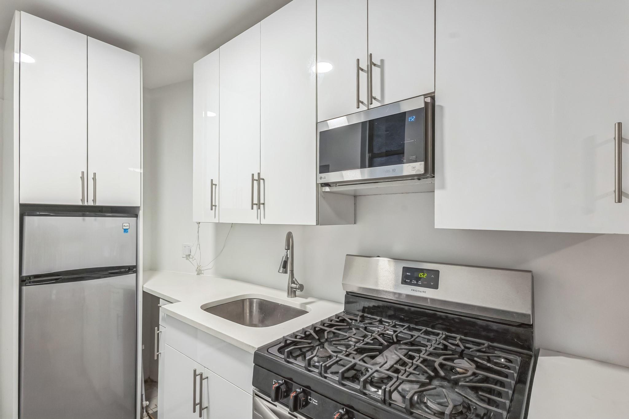 Coop 90th  Manhattan, NY 10128, MLS-883562-17