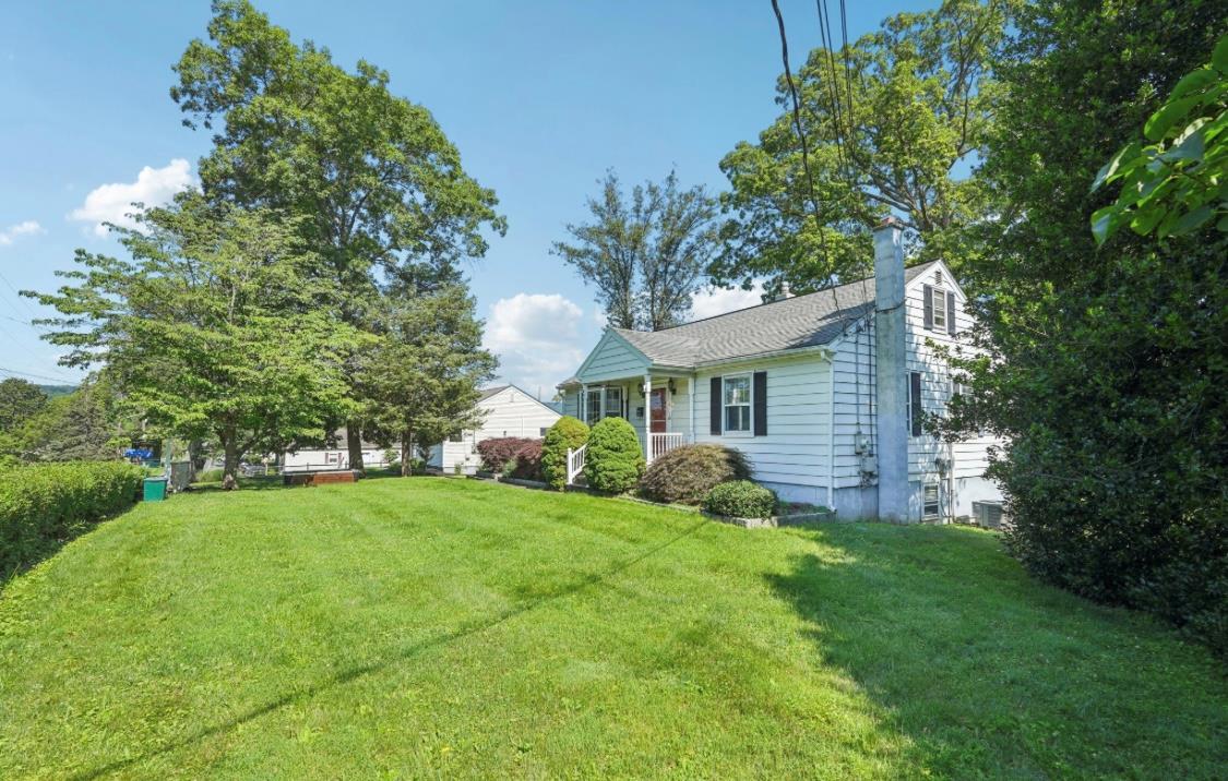 Single Family Washburns  Rockland County, NY 10980, MLS-883596-5