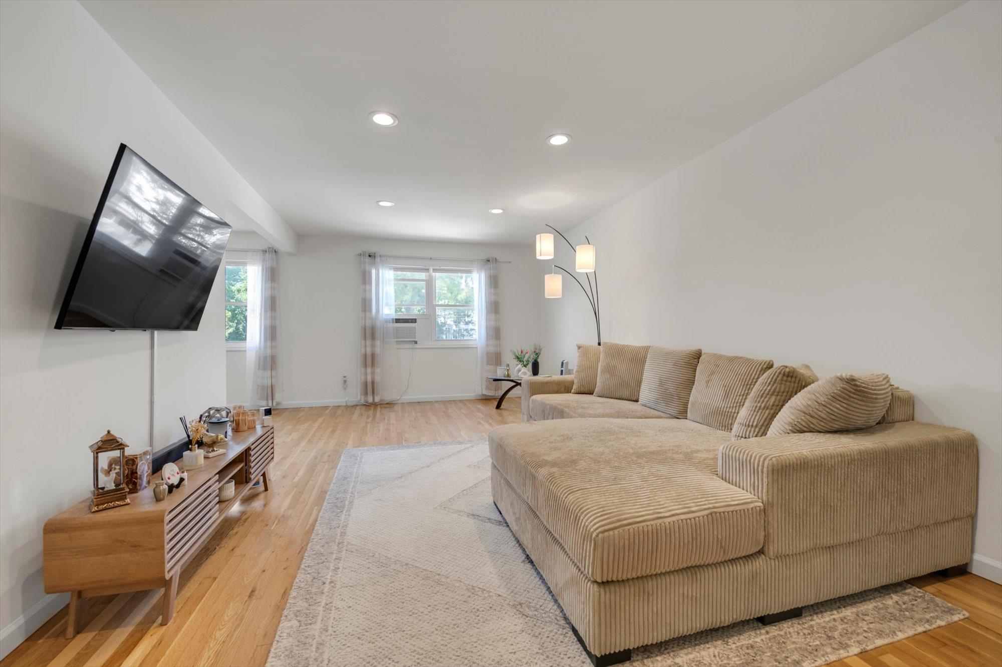 Single Family 215th  Queens, NY 11360, MLS-883622-18