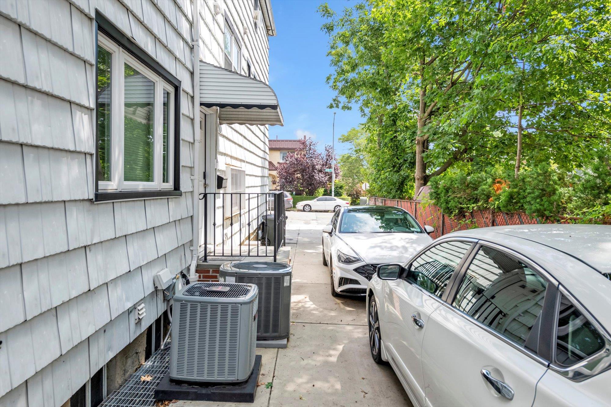 Single Family 215th  Queens, NY 11360, MLS-883622-27