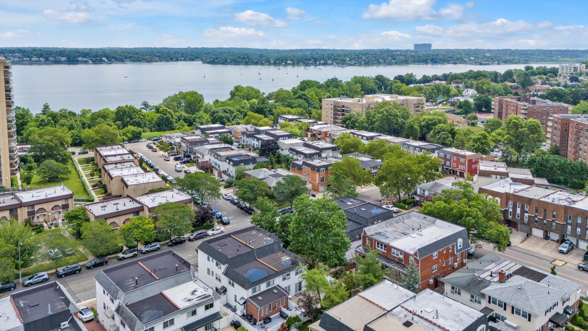 Single Family 215th  Queens, NY 11360, MLS-883622-29