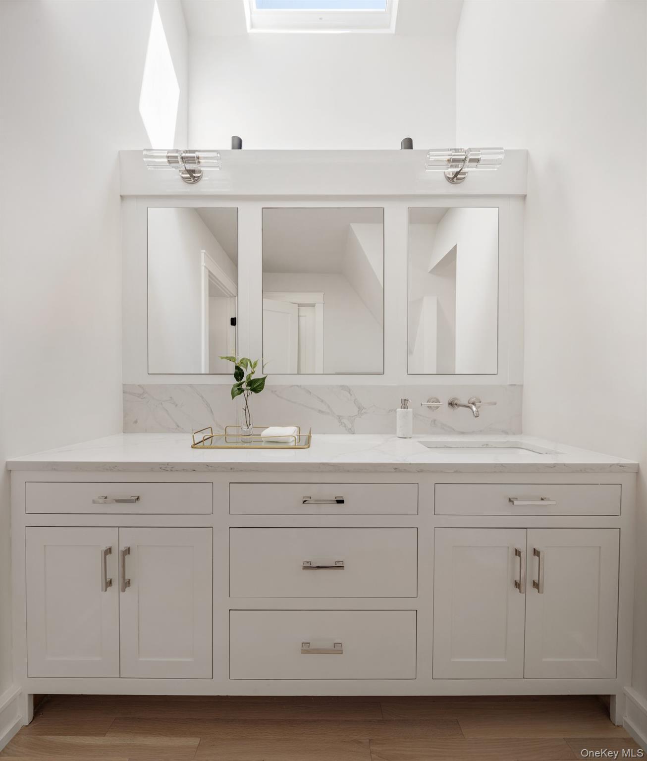 Single Family Millstone Brook Suffolk County, NY 11968, MLS-883637-16