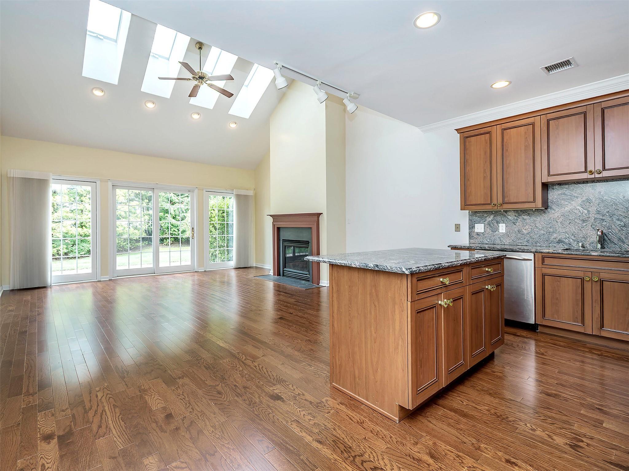 Condo Pond View  Nassau County, NY 11050, MLS-883651-10