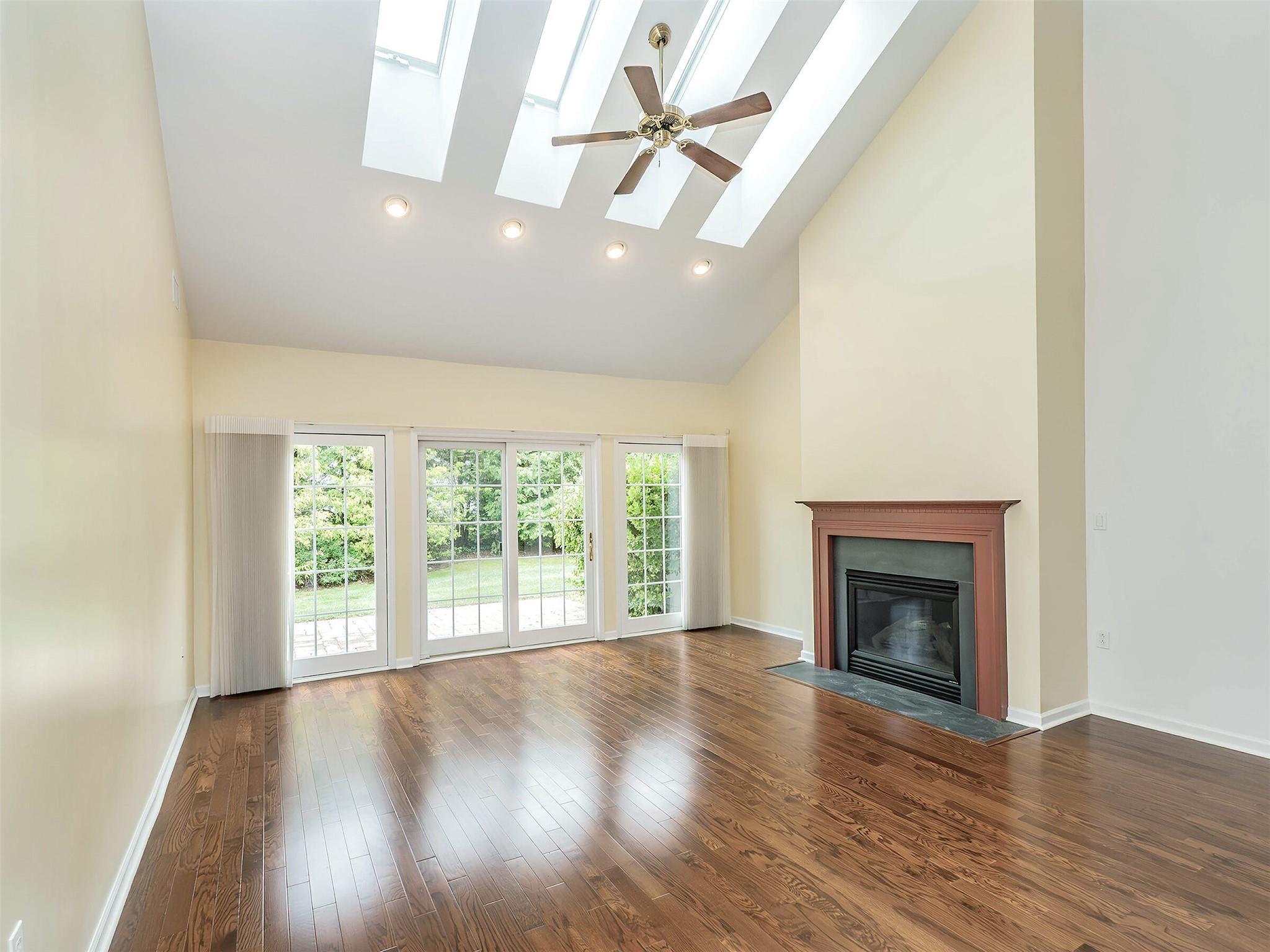 Condo Pond View  Nassau County, NY 11050, MLS-883651-13