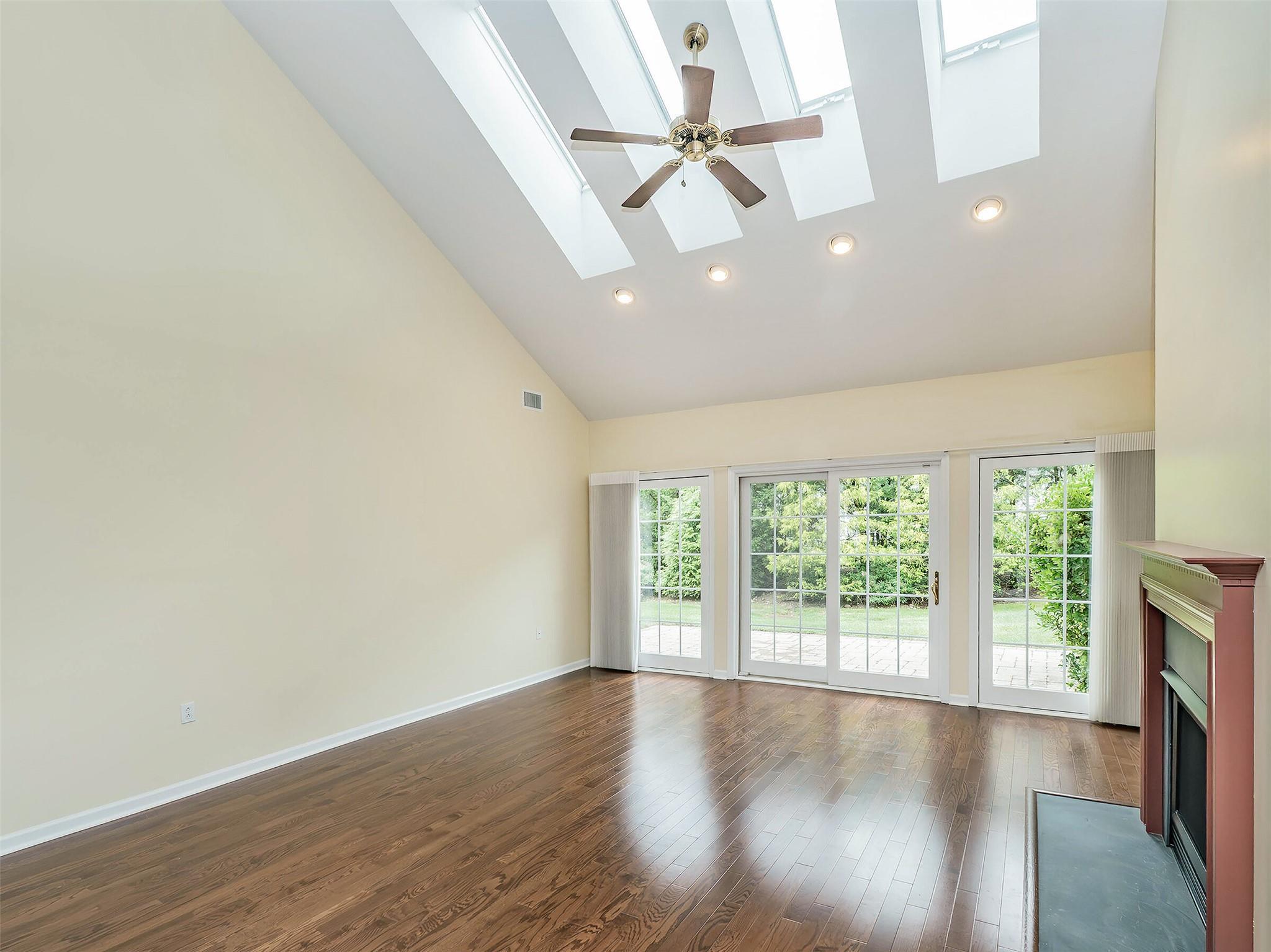 Condo Pond View  Nassau County, NY 11050, MLS-883651-14