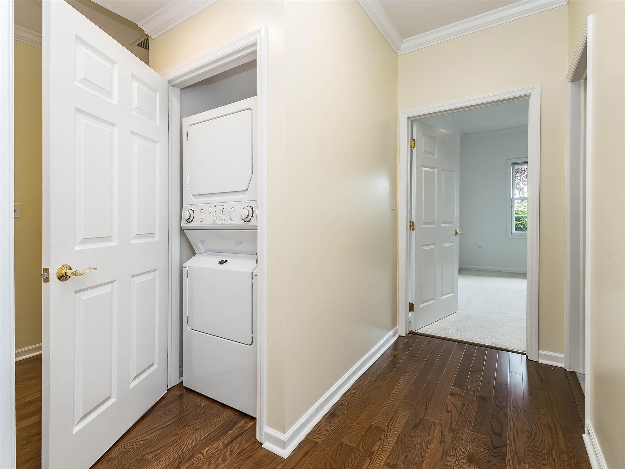 Condo Pond View  Nassau County, NY 11050, MLS-883651-22
