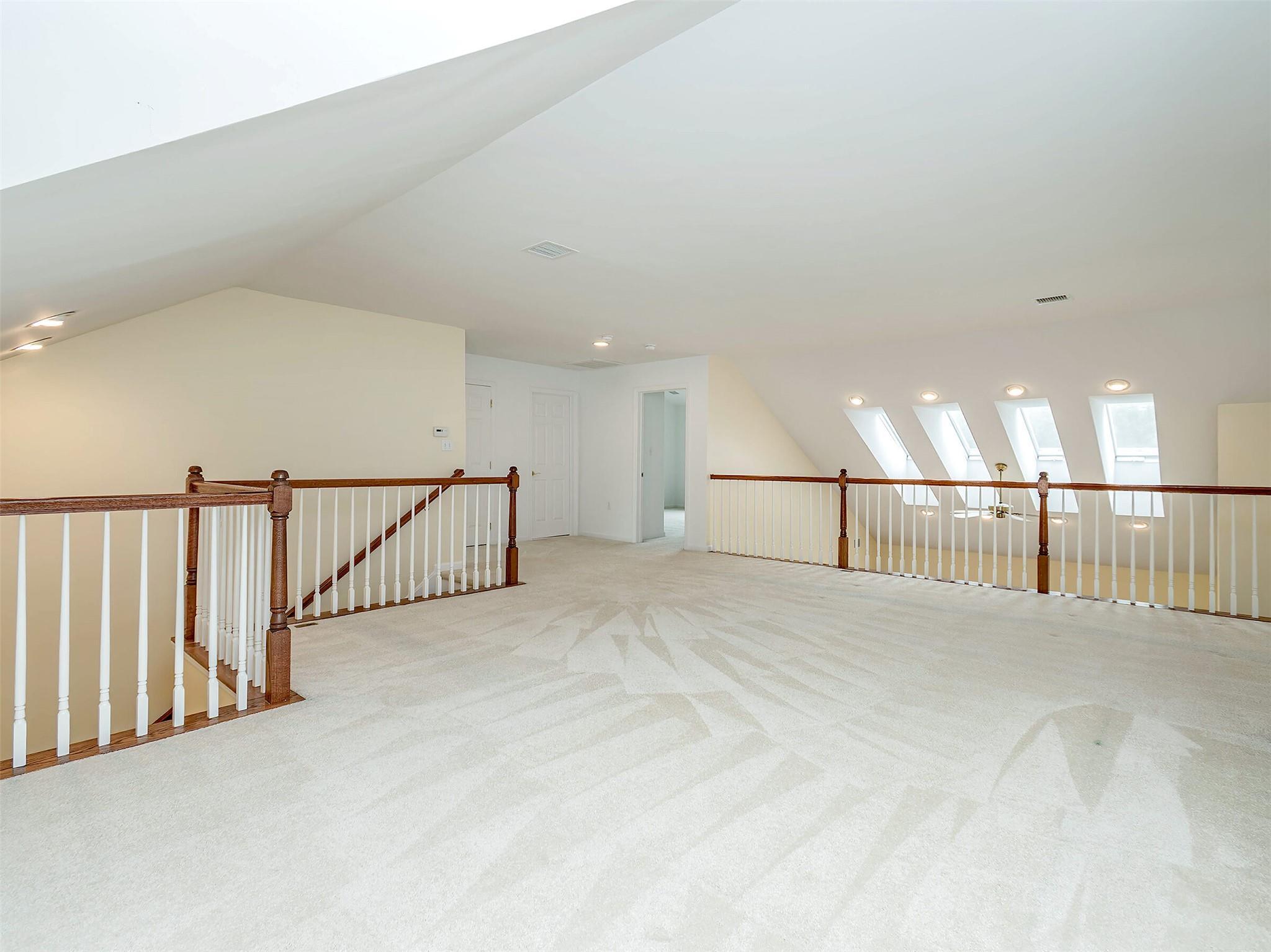 Condo Pond View  Nassau County, NY 11050, MLS-883651-24