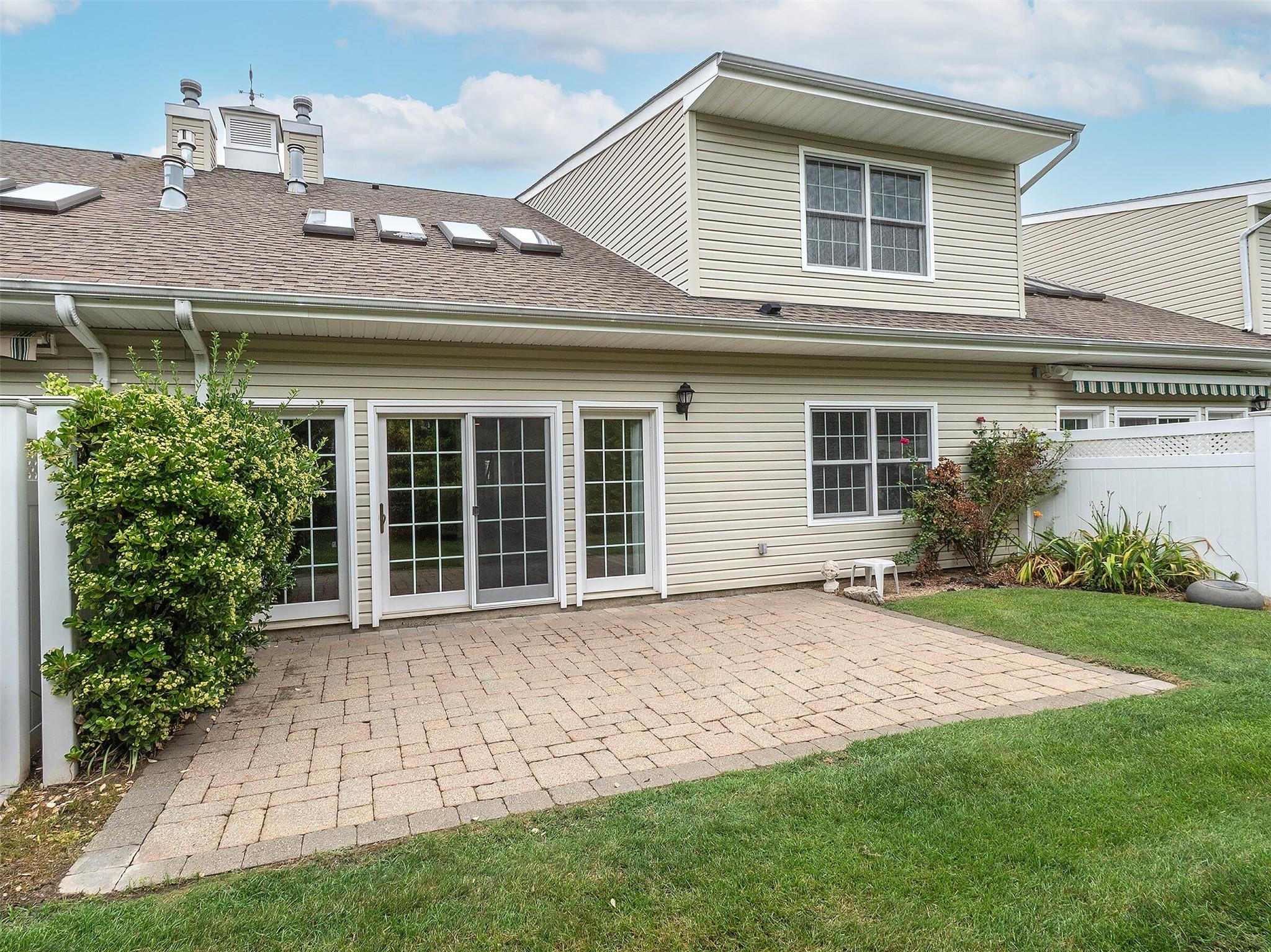 Condo Pond View  Nassau County, NY 11050, MLS-883651-31