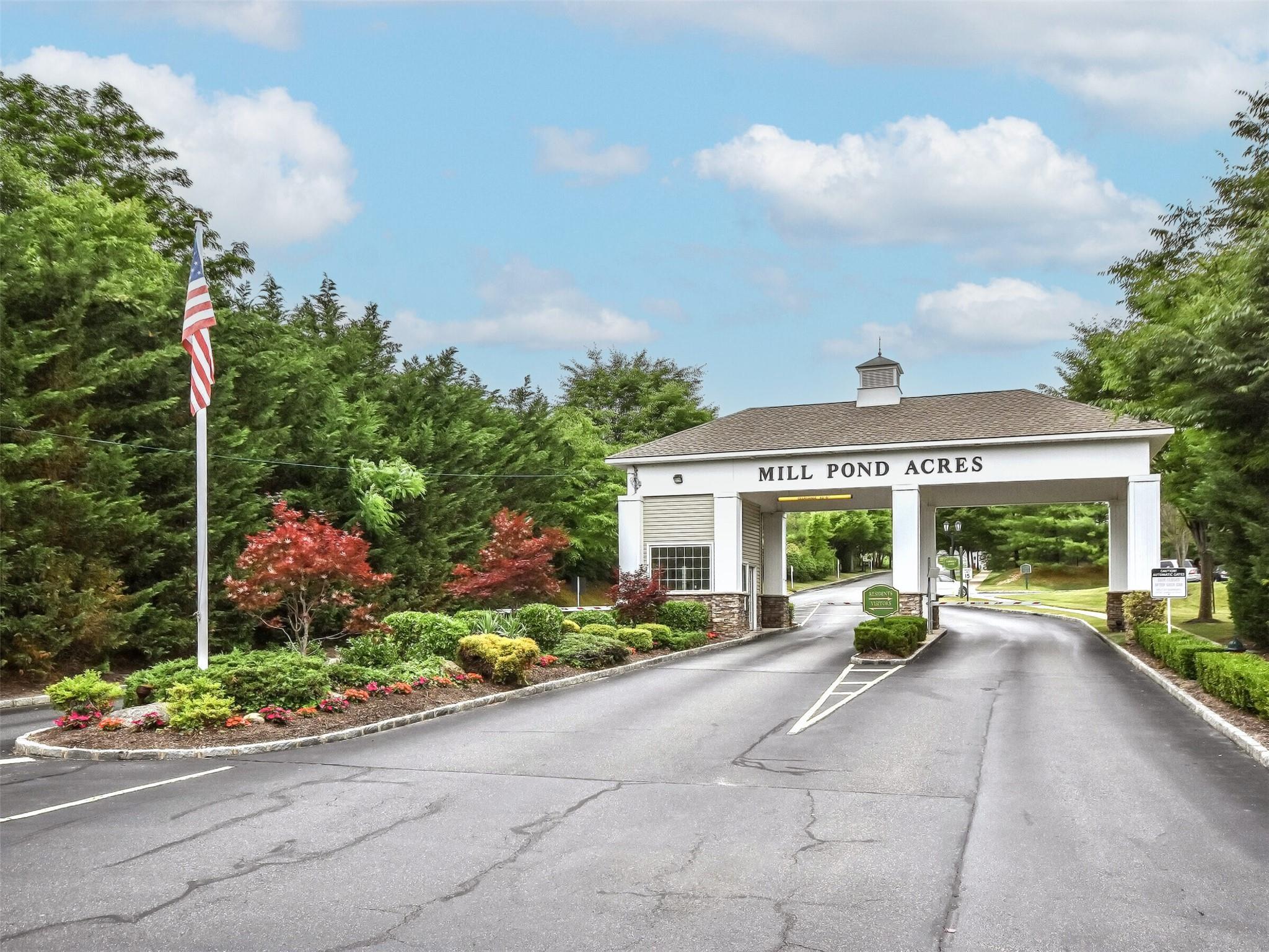 Condo Pond View  Nassau County, NY 11050, MLS-883651-34