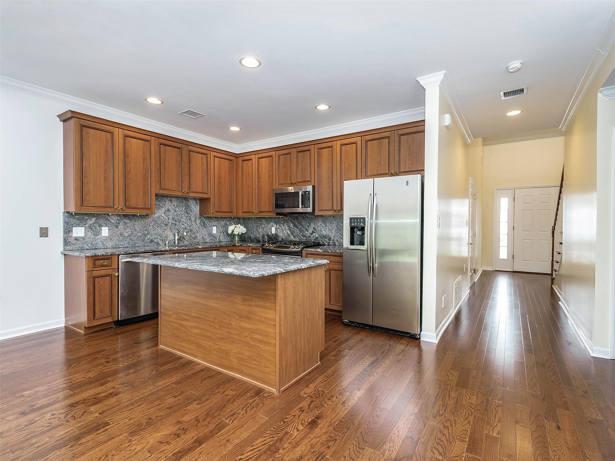 Condo Pond View  Nassau County, NY 11050, MLS-883651-5