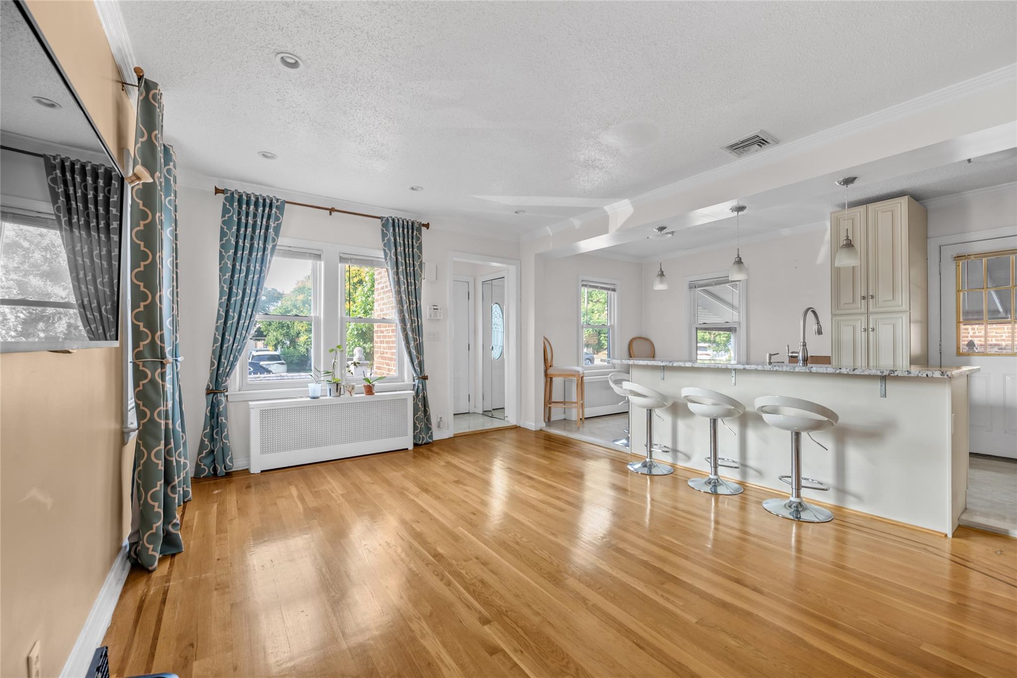 Single Family Gladwin  Queens, NY 11365, MLS-883654-5
