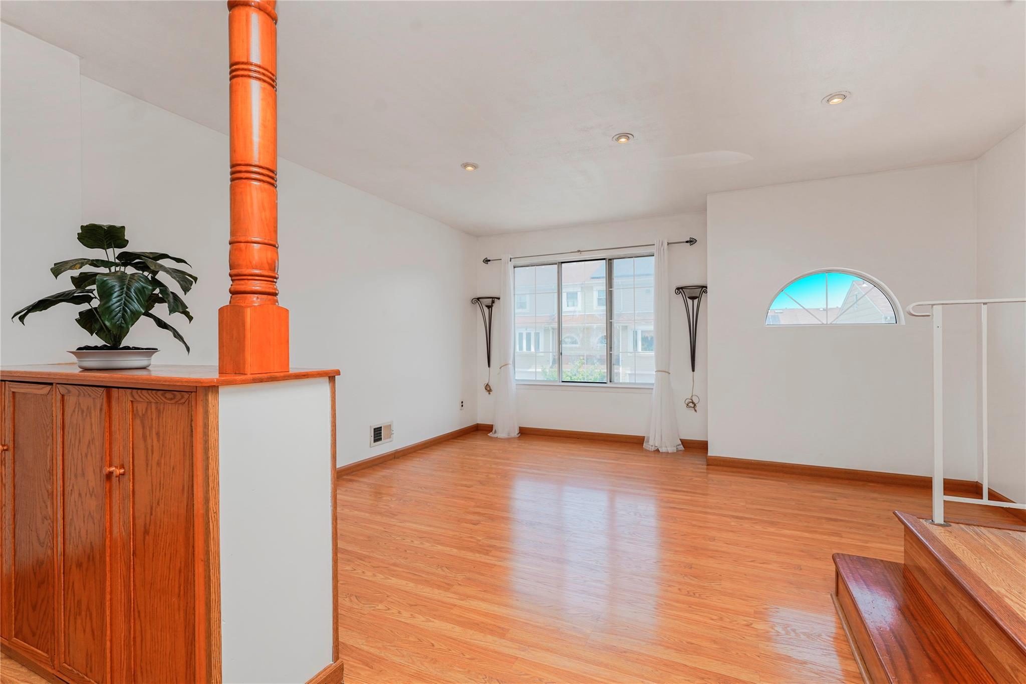 Single Family Carol  Staten Island, NY 10303, MLS-883663-22