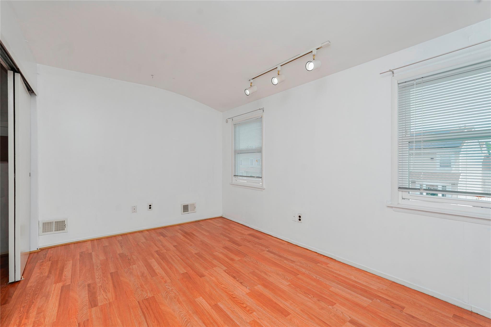 Single Family Carol  Staten Island, NY 10303, MLS-883663-29