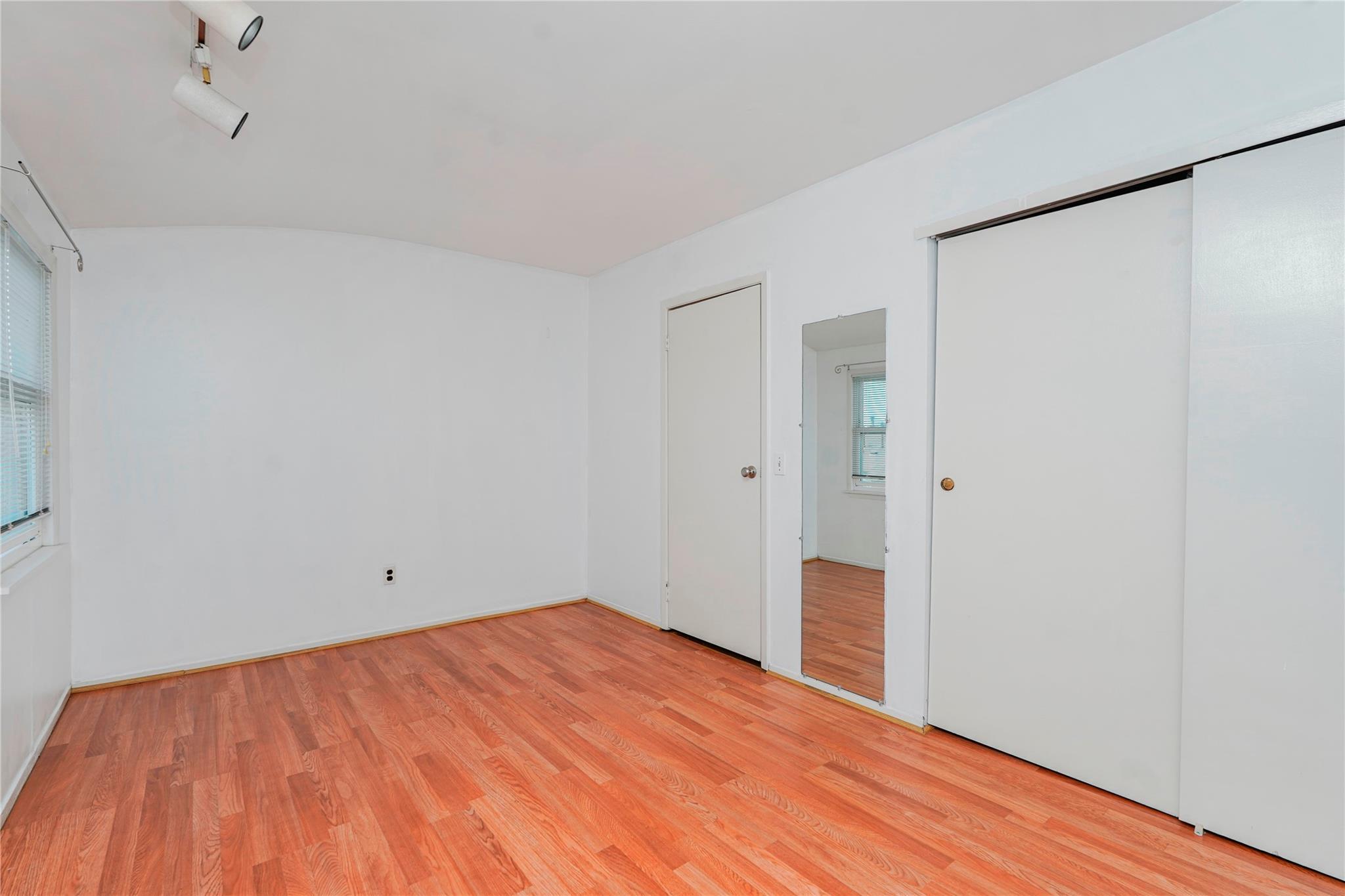 Single Family Carol  Staten Island, NY 10303, MLS-883663-31
