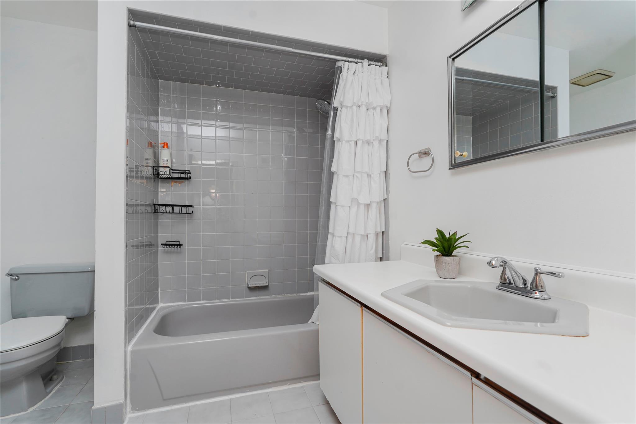 Single Family Carol  Staten Island, NY 10303, MLS-883663-32