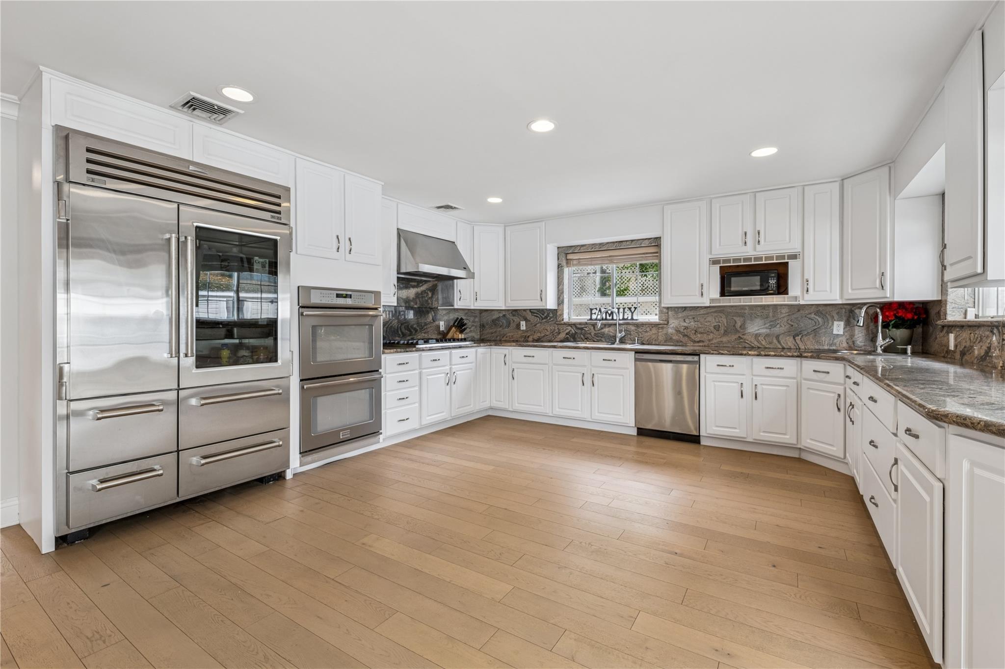 Single Family Beech Nassau County, NY 11561, MLS-883844-11