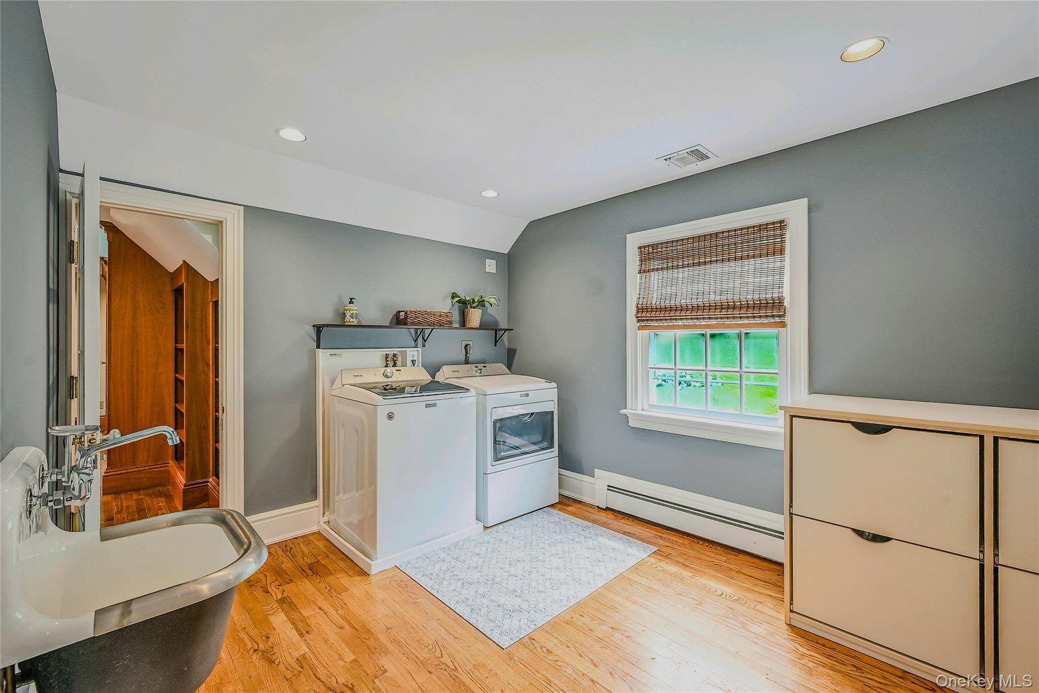 Single Family Van Wyck Suffolk County, NY 11743, MLS-883871-39