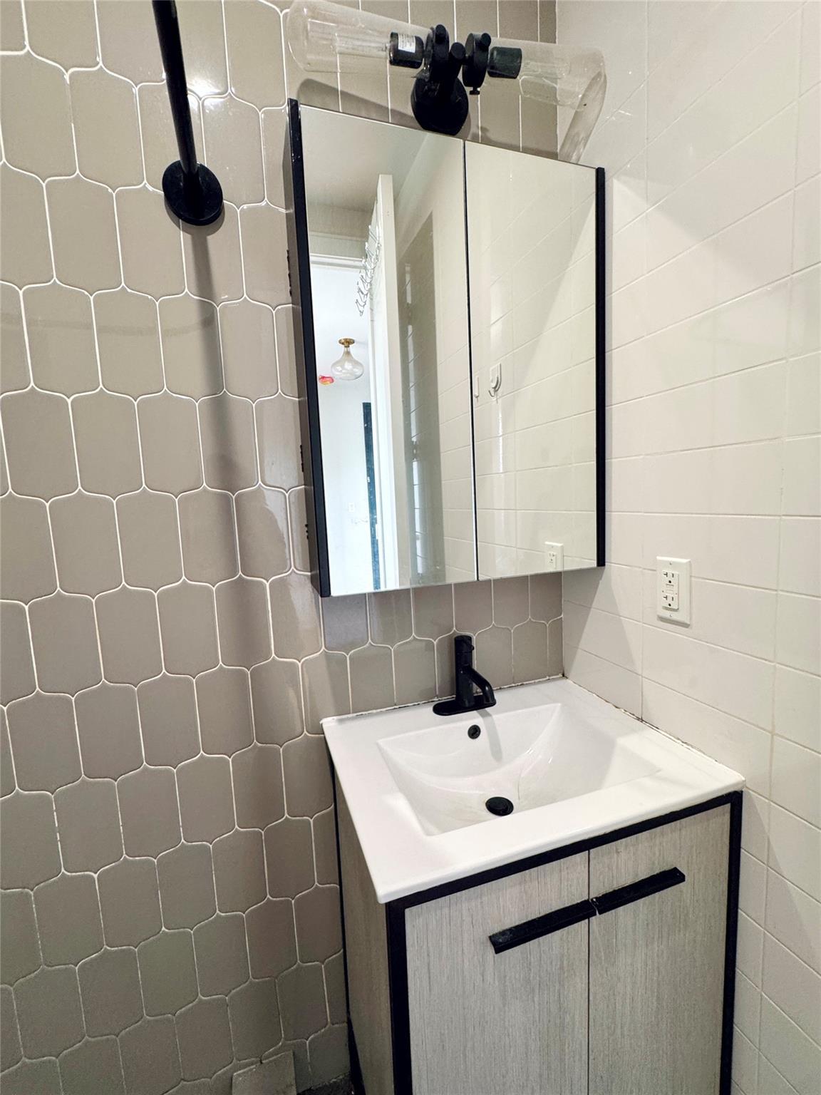 Condo Weirfield  Brooklyn, NY 11221, MLS-883927-15