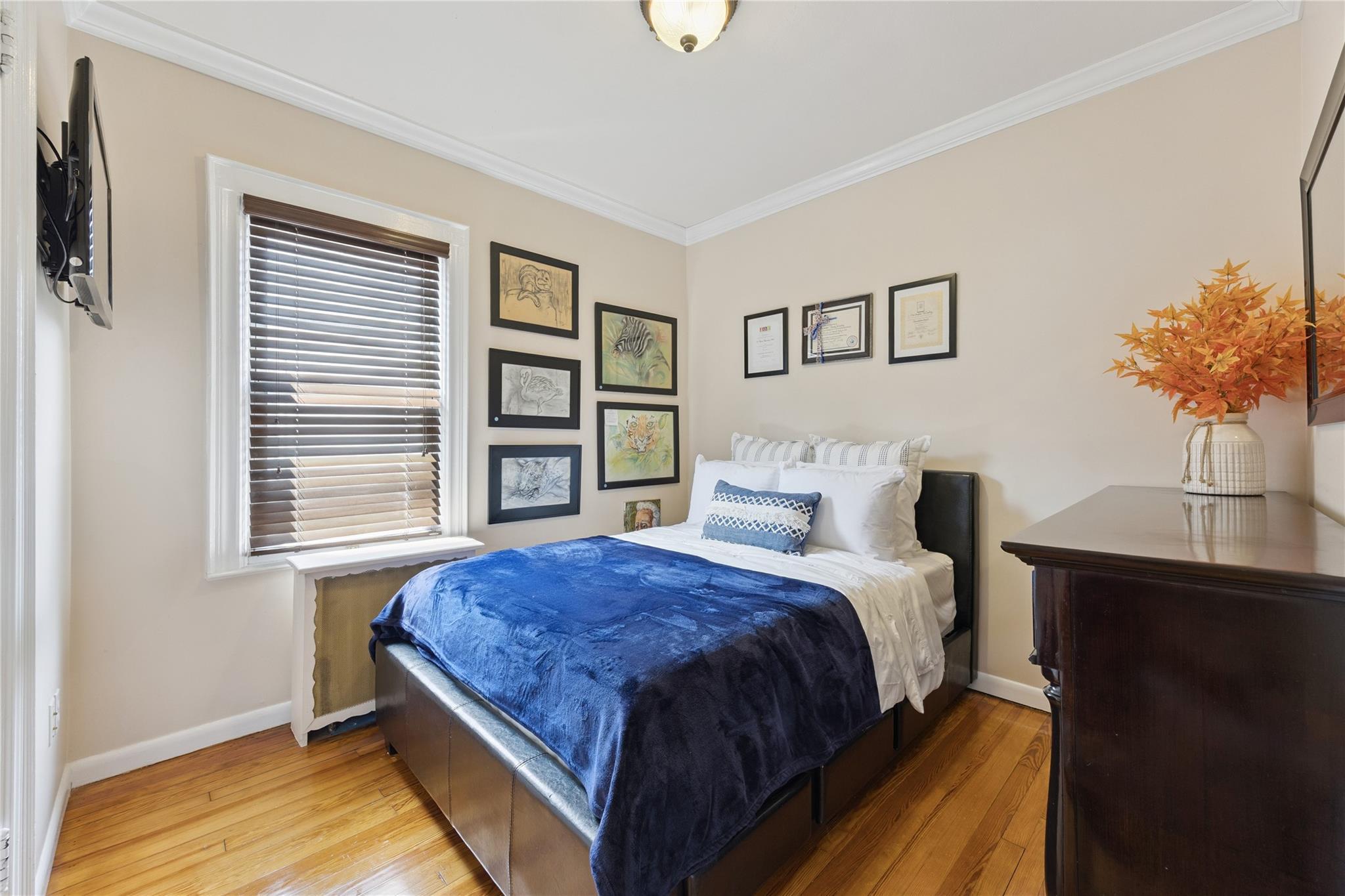 Single Family 33rd  Queens, NY 11354, MLS-883971-22