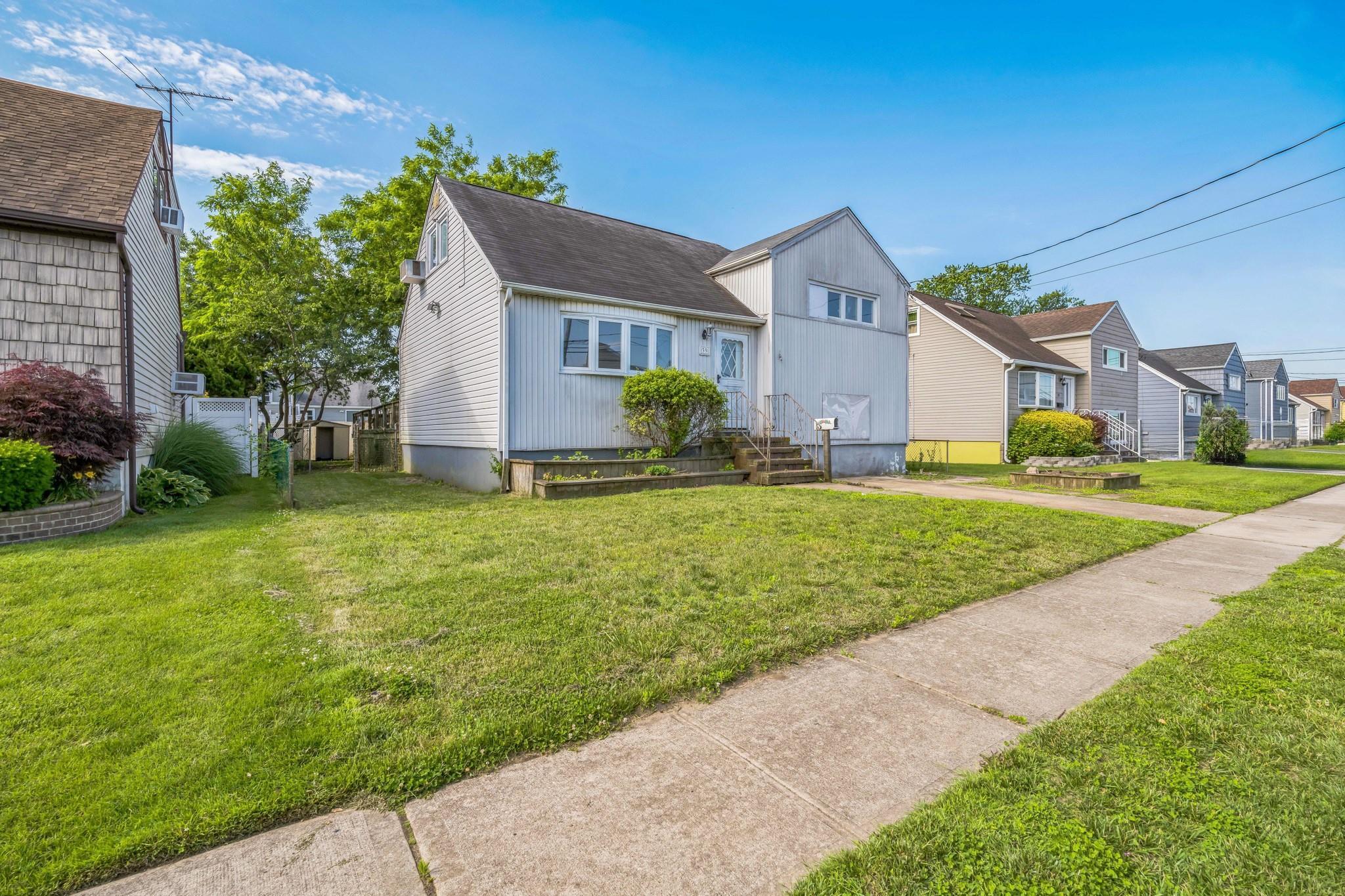 Single Family Layton  Nassau County, NY 11520, MLS-883973-4