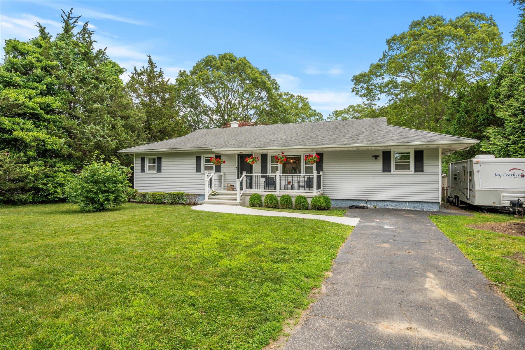 Single Family Hounslow  Suffolk County, NY 11967, MLS-883991-27
