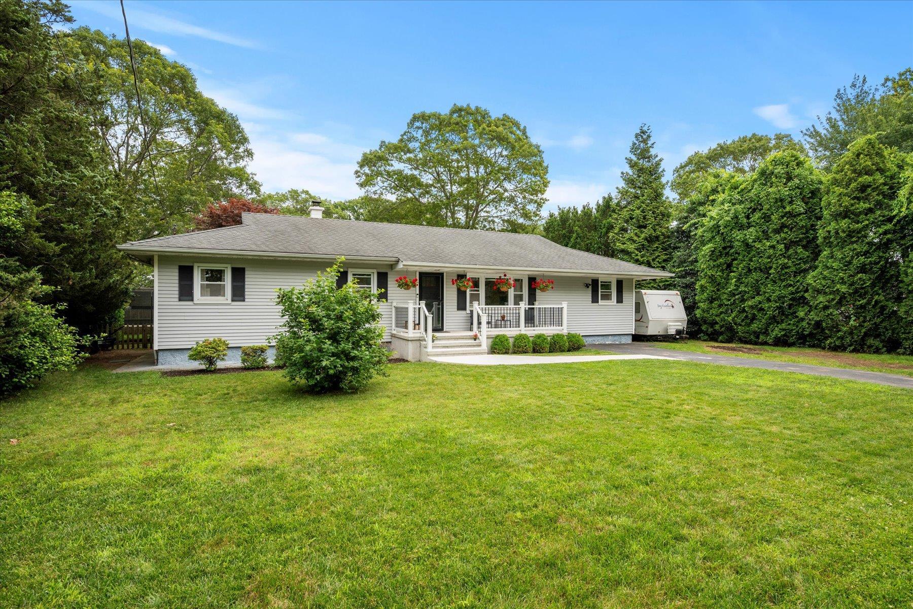 Single Family Hounslow  Suffolk County, NY 11967, MLS-883991-28