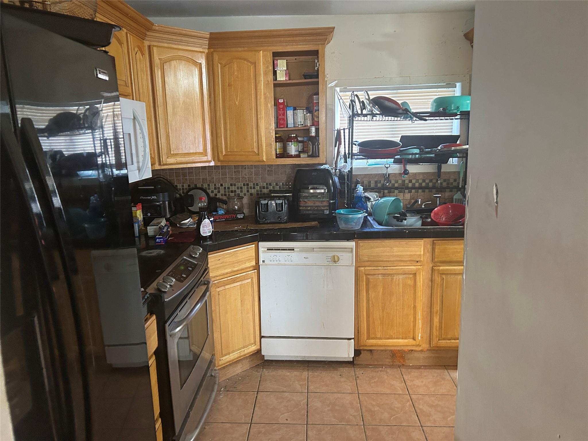 Single Family Westside  Suffolk County, NY 11706, MLS-884005-2