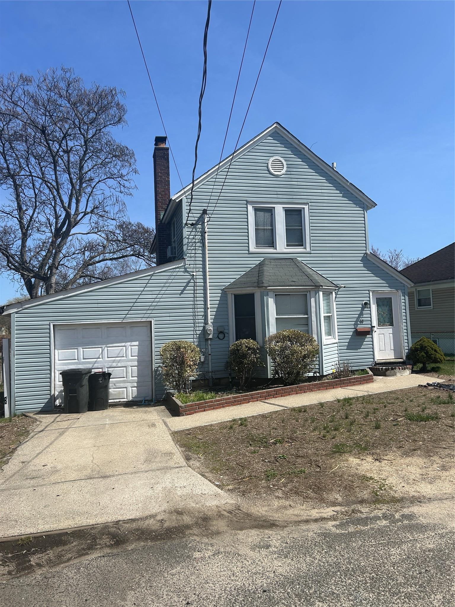 Single Family Westside  Suffolk County, NY 11706, MLS-884005-4