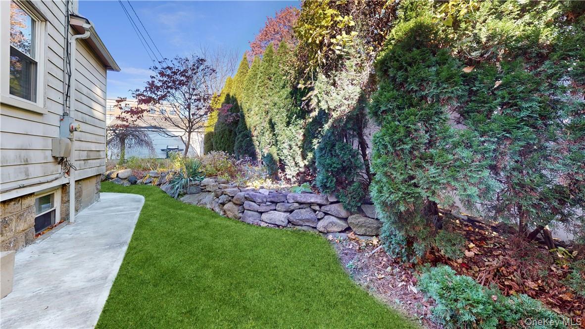 Single Family Hamilton  Westchester County, NY 10801, MLS-884027-26