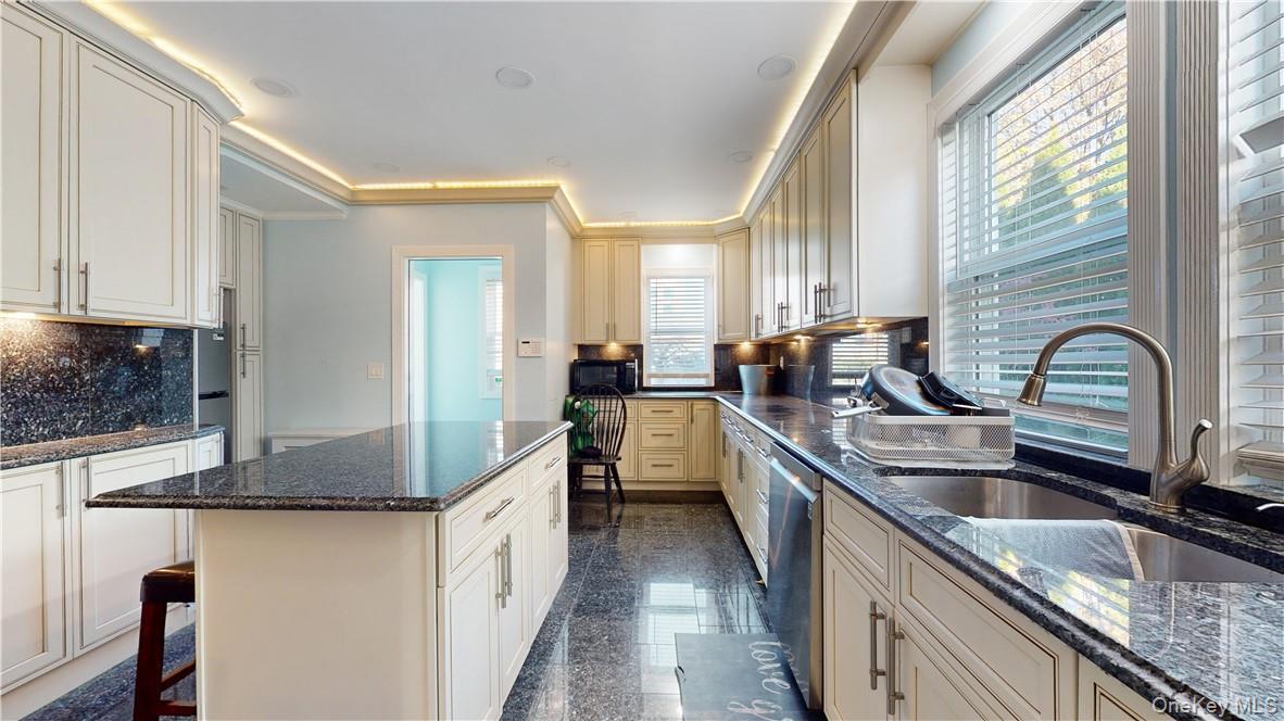 Single Family Hamilton  Westchester County, NY 10801, MLS-884027-5