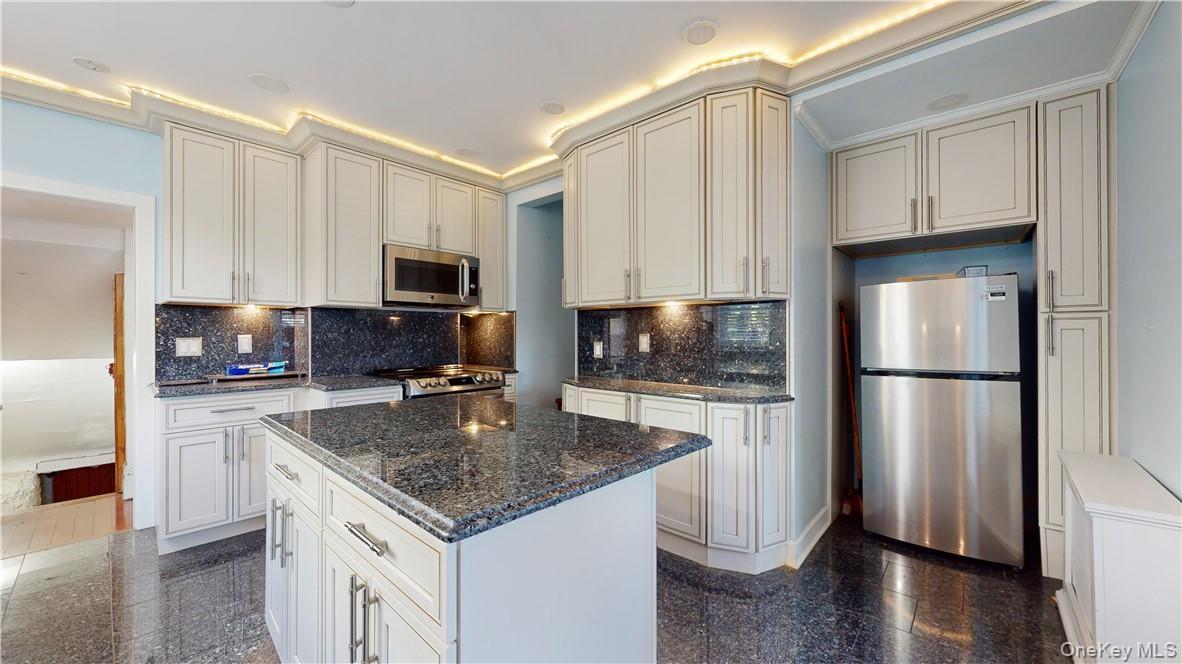 Single Family Hamilton  Westchester County, NY 10801, MLS-884027-6