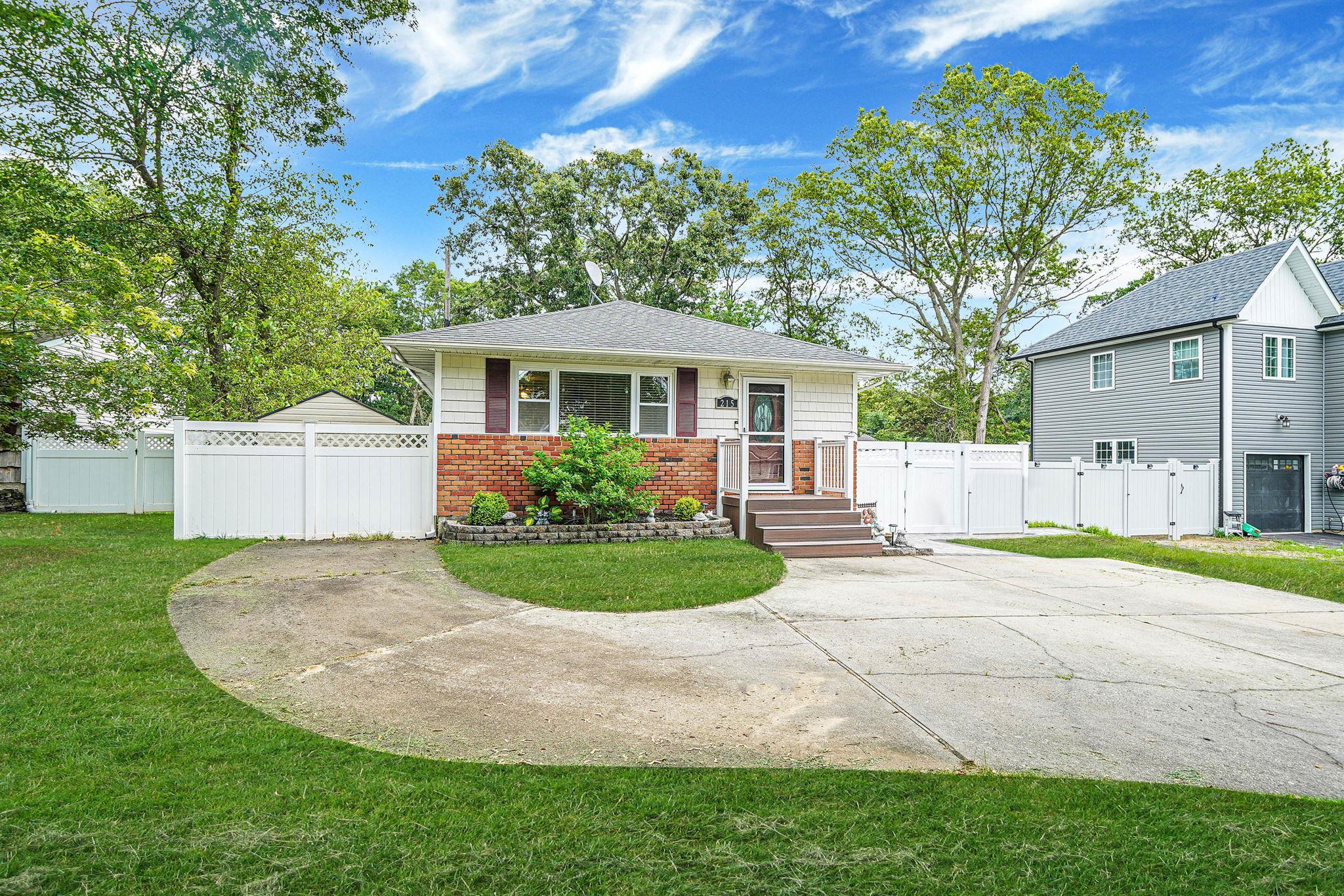 Single Family Holland  Suffolk County, NY 11763, MLS-884075-3