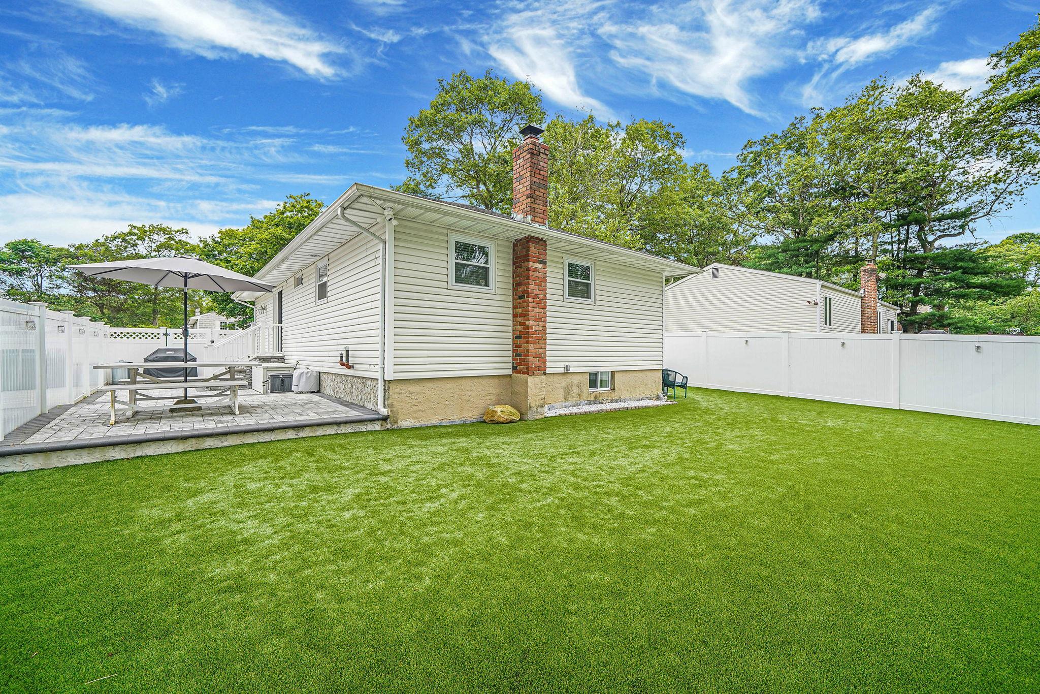 Single Family Holland  Suffolk County, NY 11763, MLS-884075-4