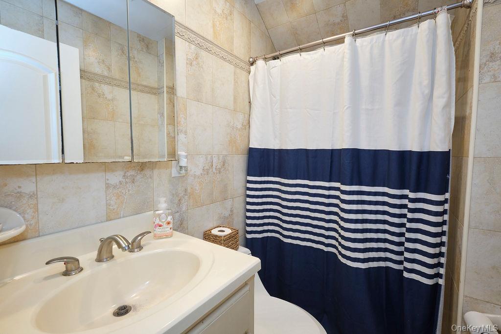 Single Family Somerset  Nassau County, NY 11783, MLS-884093-36