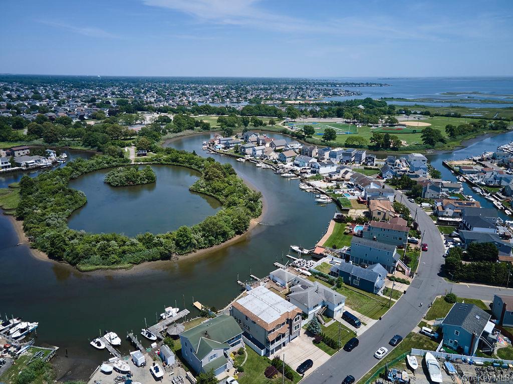 Single Family Somerset  Nassau County, NY 11783, MLS-884093-7