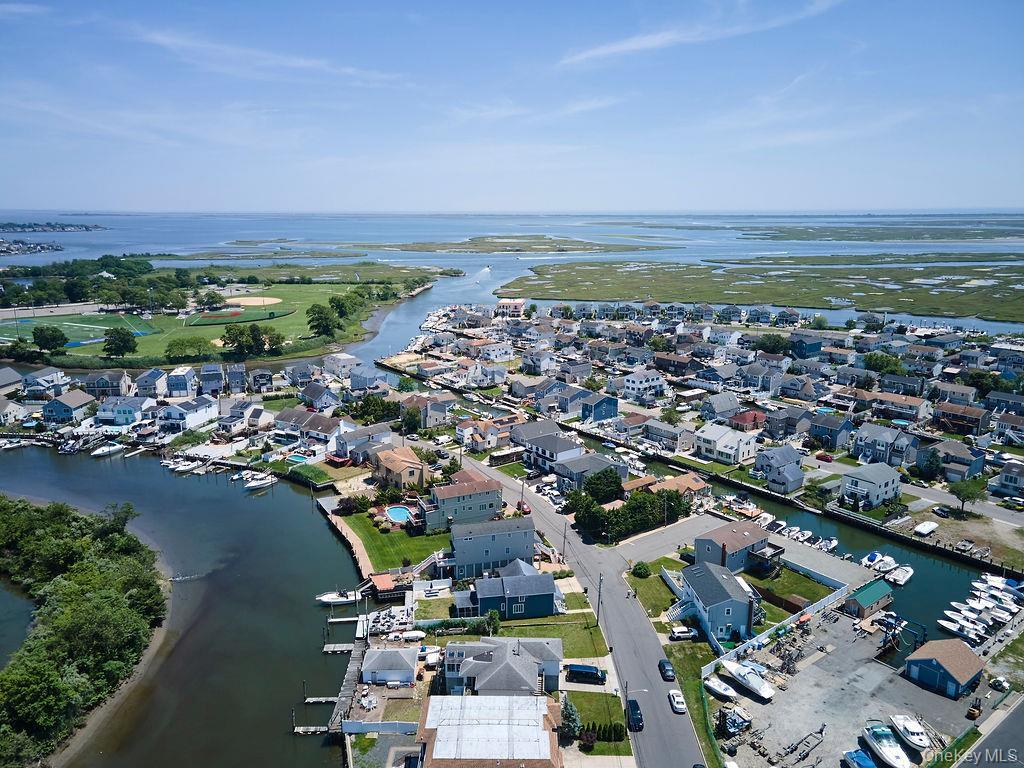 Single Family Somerset  Nassau County, NY 11783, MLS-884093-8