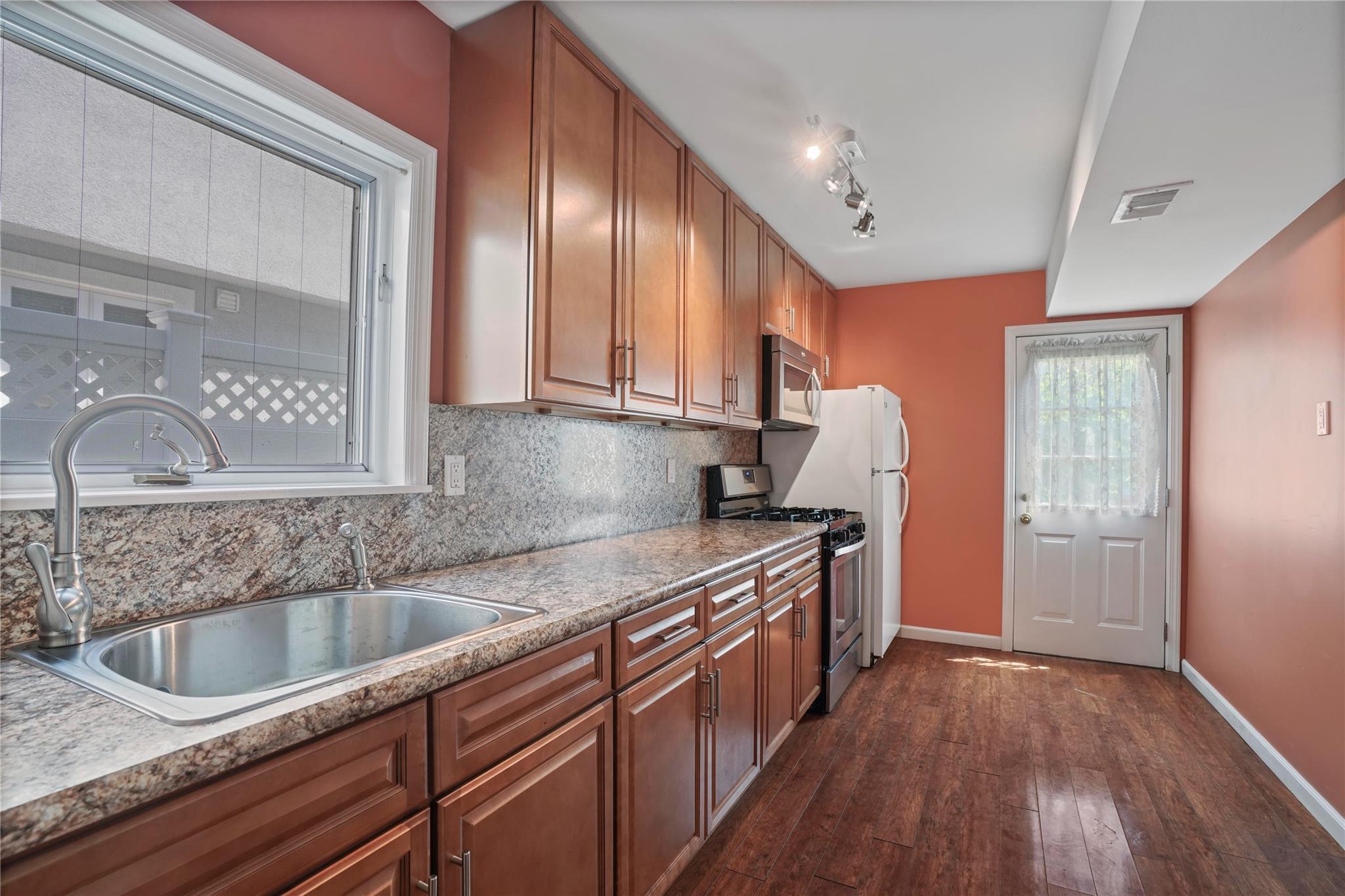 Single Family 91st  Queens, NY 11414, MLS-884110-34