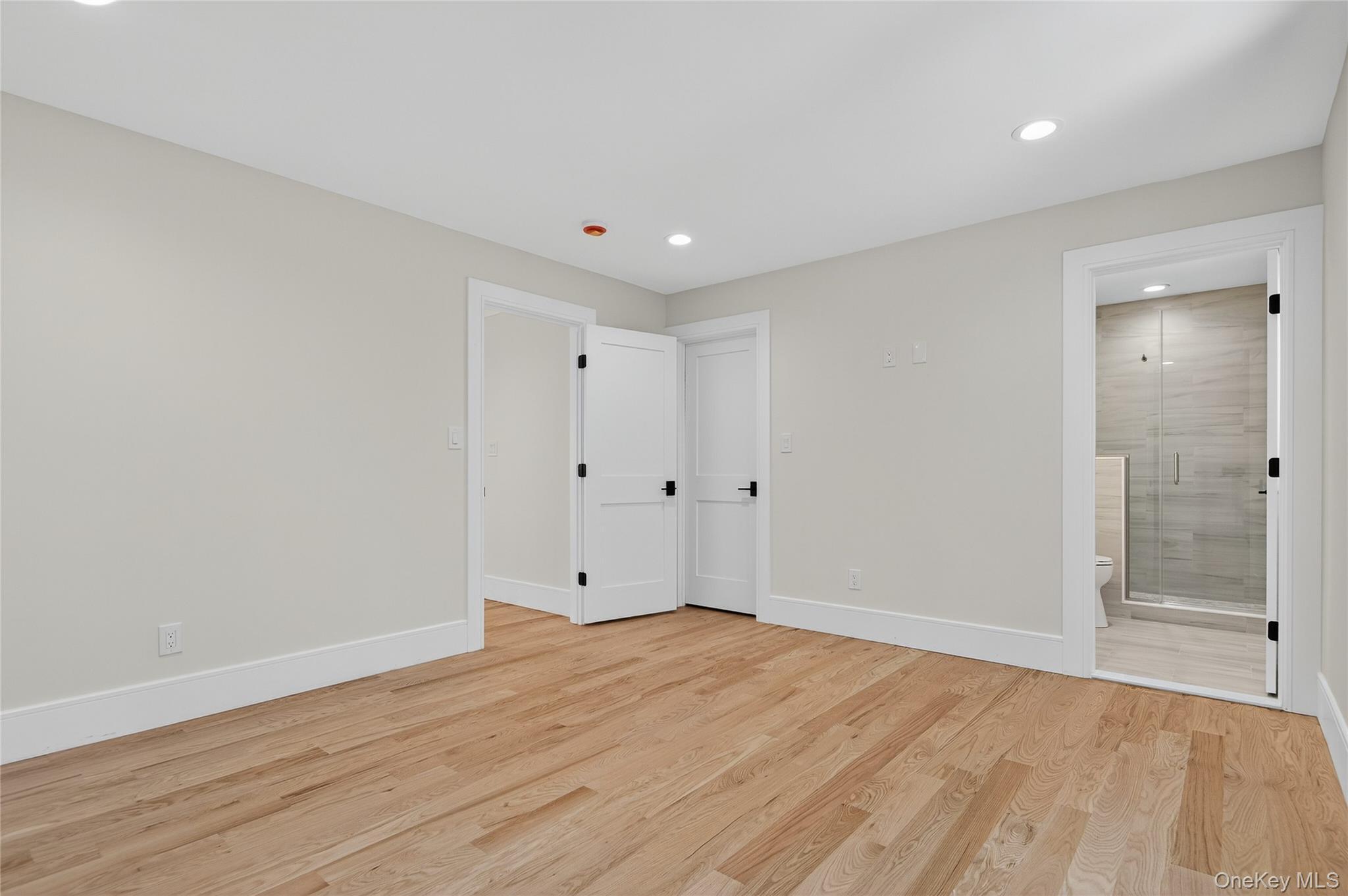 Single Family Caledonia  Suffolk County, NY 11746, MLS-884112-28