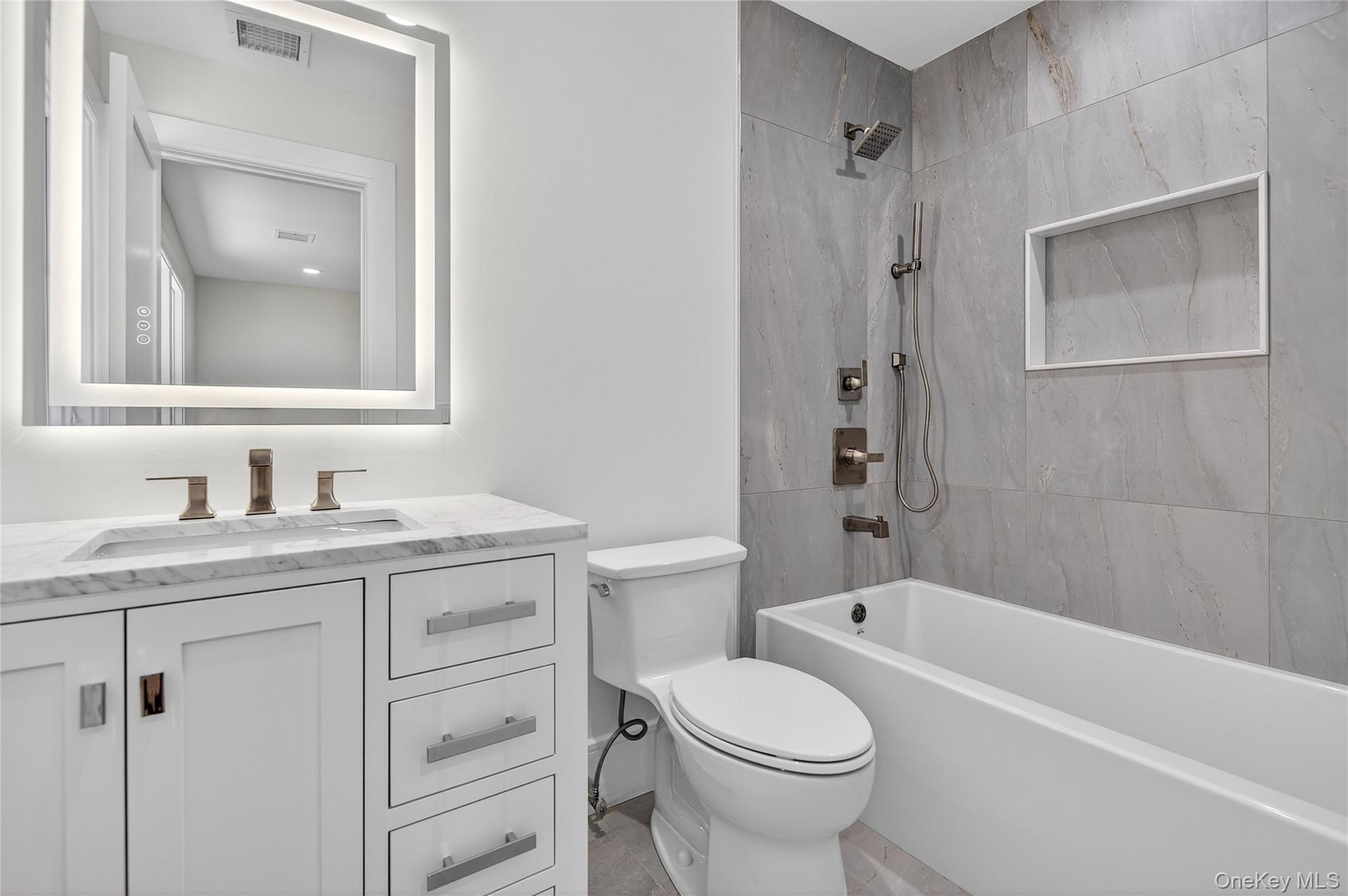 Single Family Caledonia  Suffolk County, NY 11746, MLS-884112-31