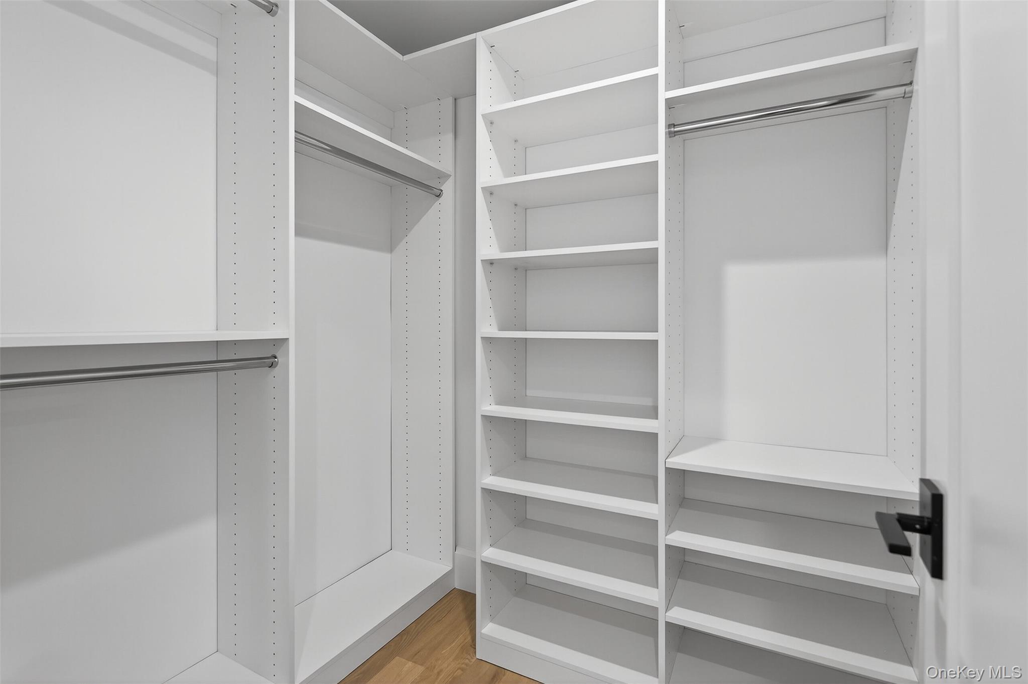 Single Family Caledonia  Suffolk County, NY 11746, MLS-884112-33