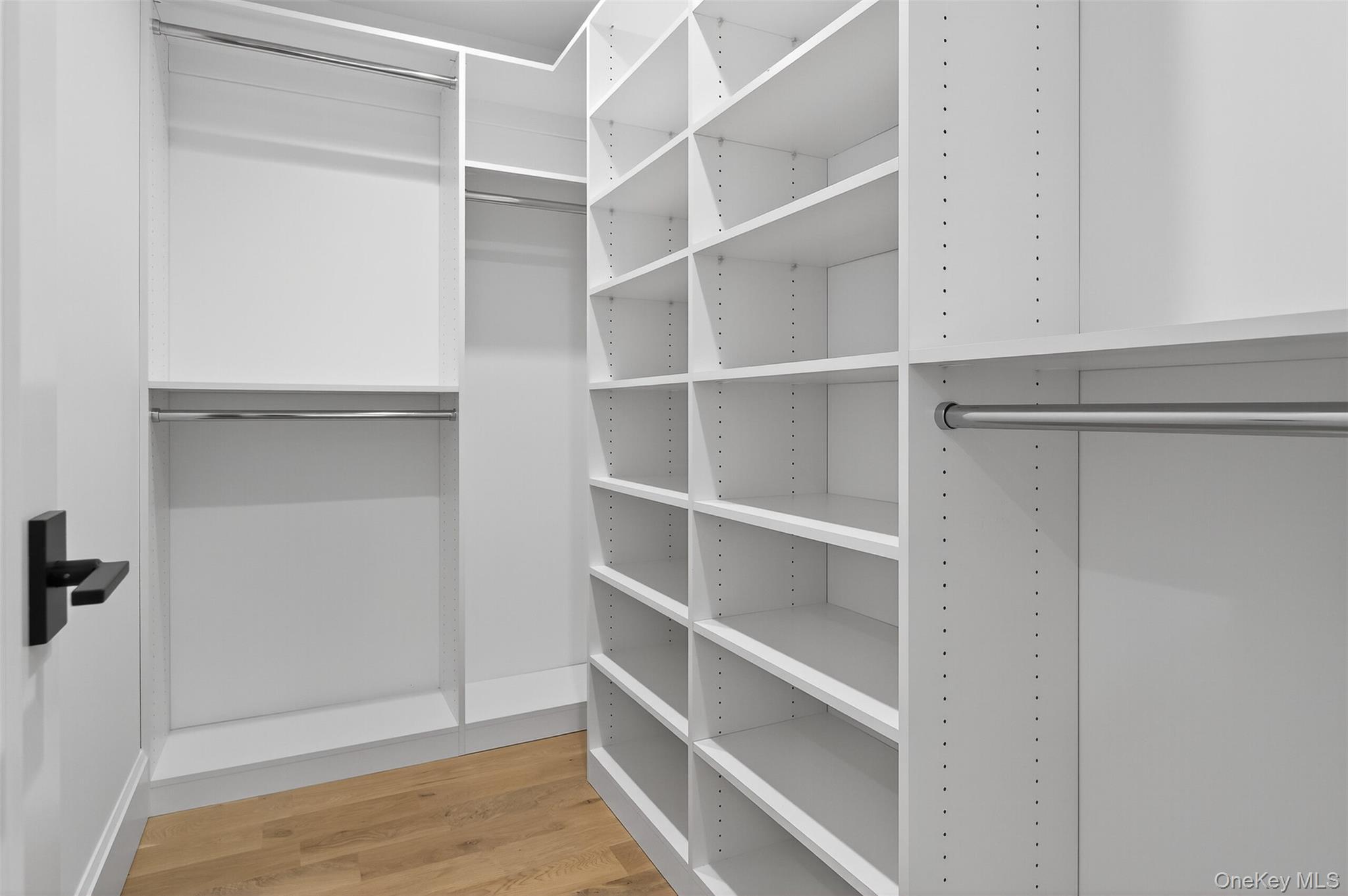 Single Family Caledonia  Suffolk County, NY 11746, MLS-884112-34