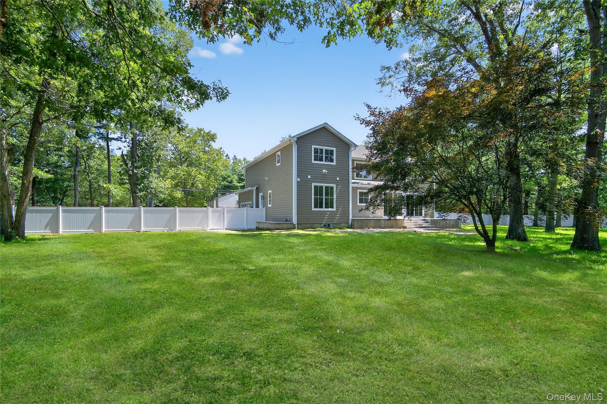 Single Family Caledonia  Suffolk County, NY 11746, MLS-884112-36