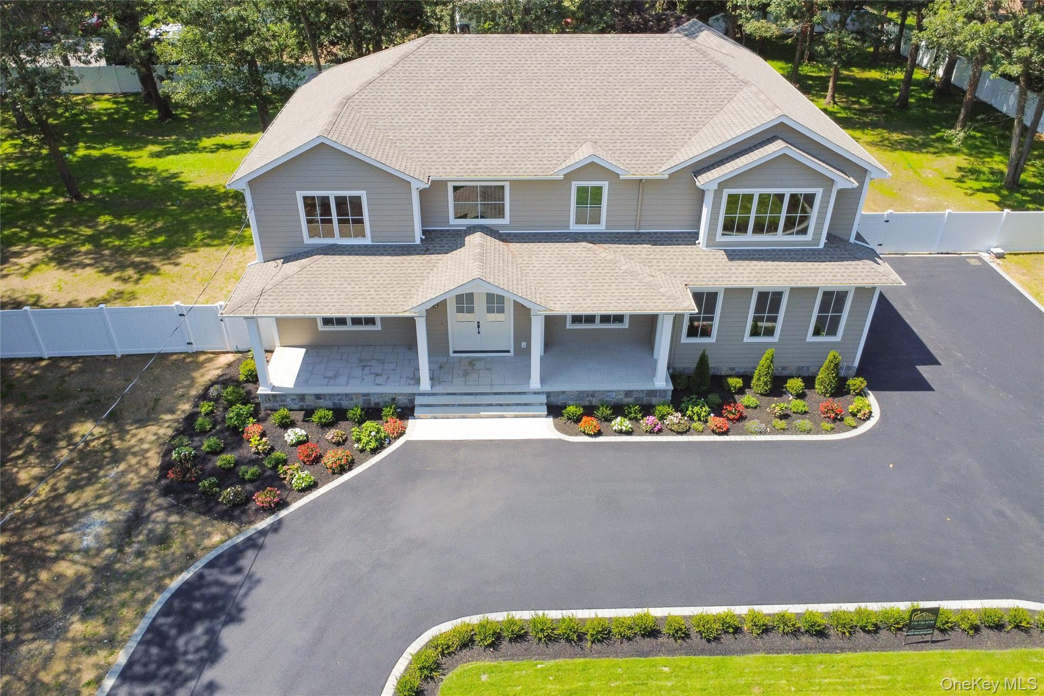 Single Family Caledonia  Suffolk County, NY 11746, MLS-884112-40