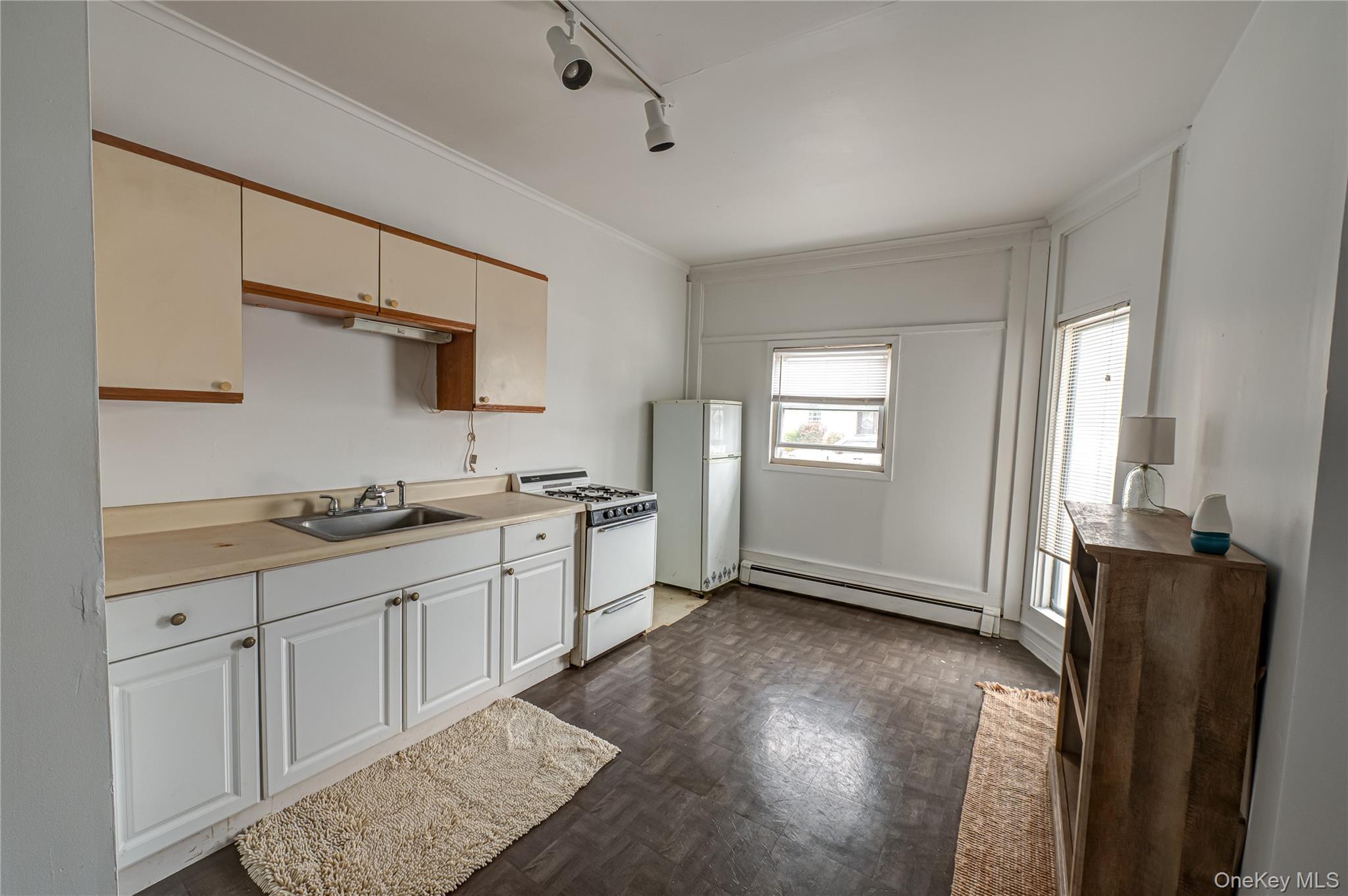 Single Family 4th Suffolk County, NY 11706, MLS-884120-10