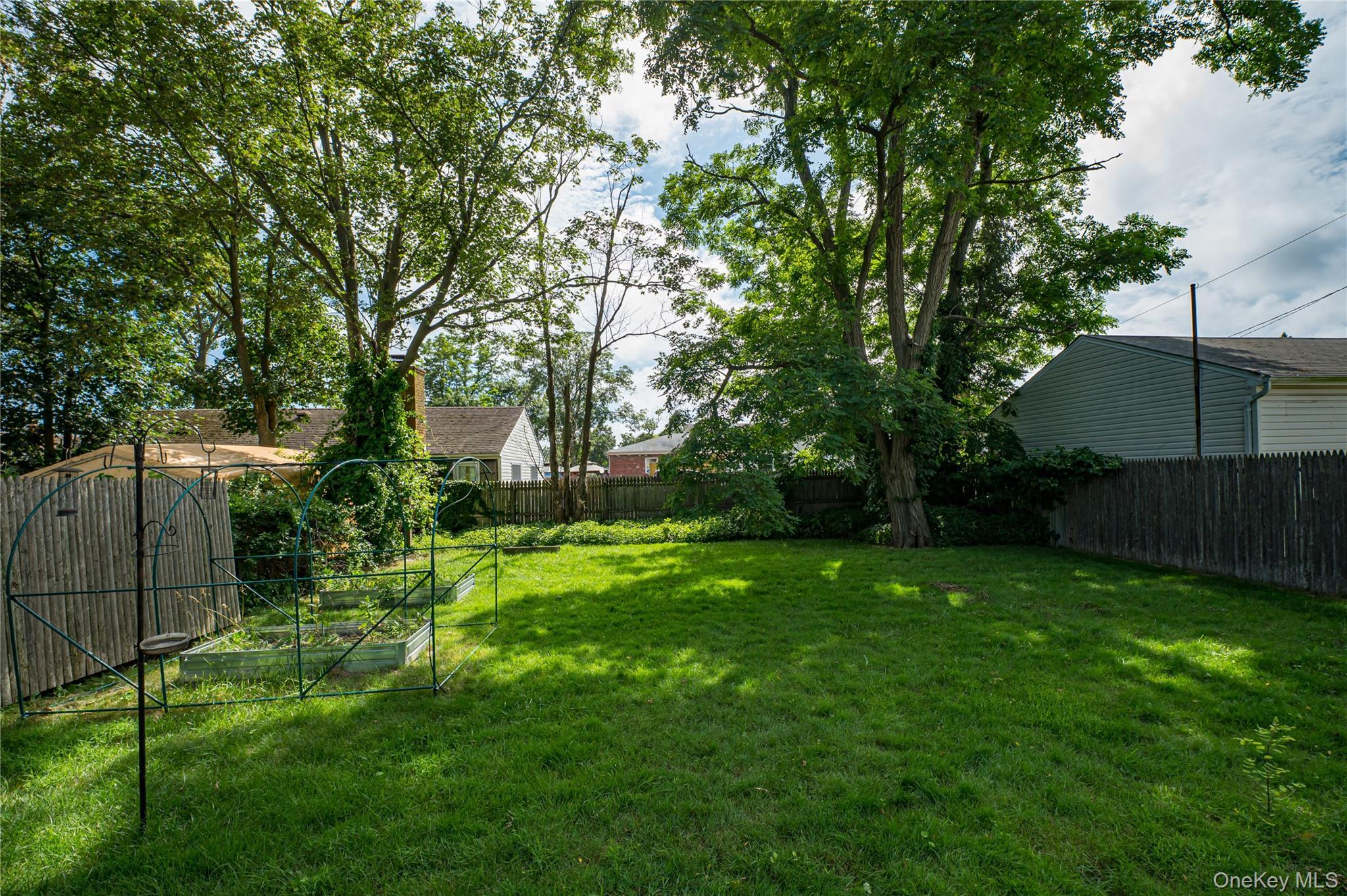 Single Family 4th Suffolk County, NY 11706, MLS-884120-20